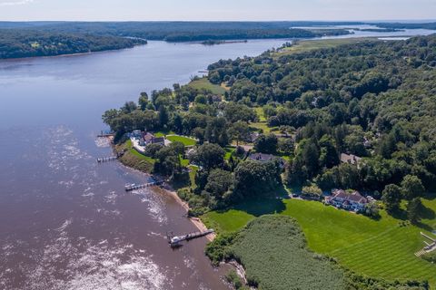 A home in Deep River