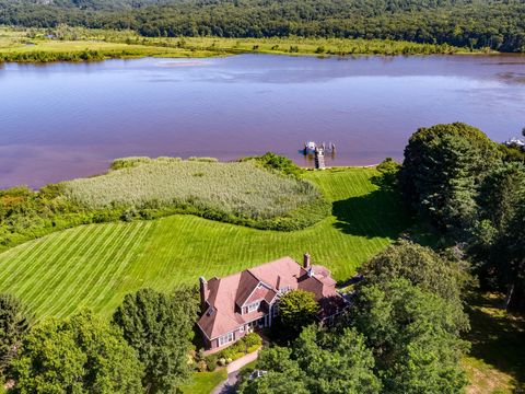 A home in Deep River