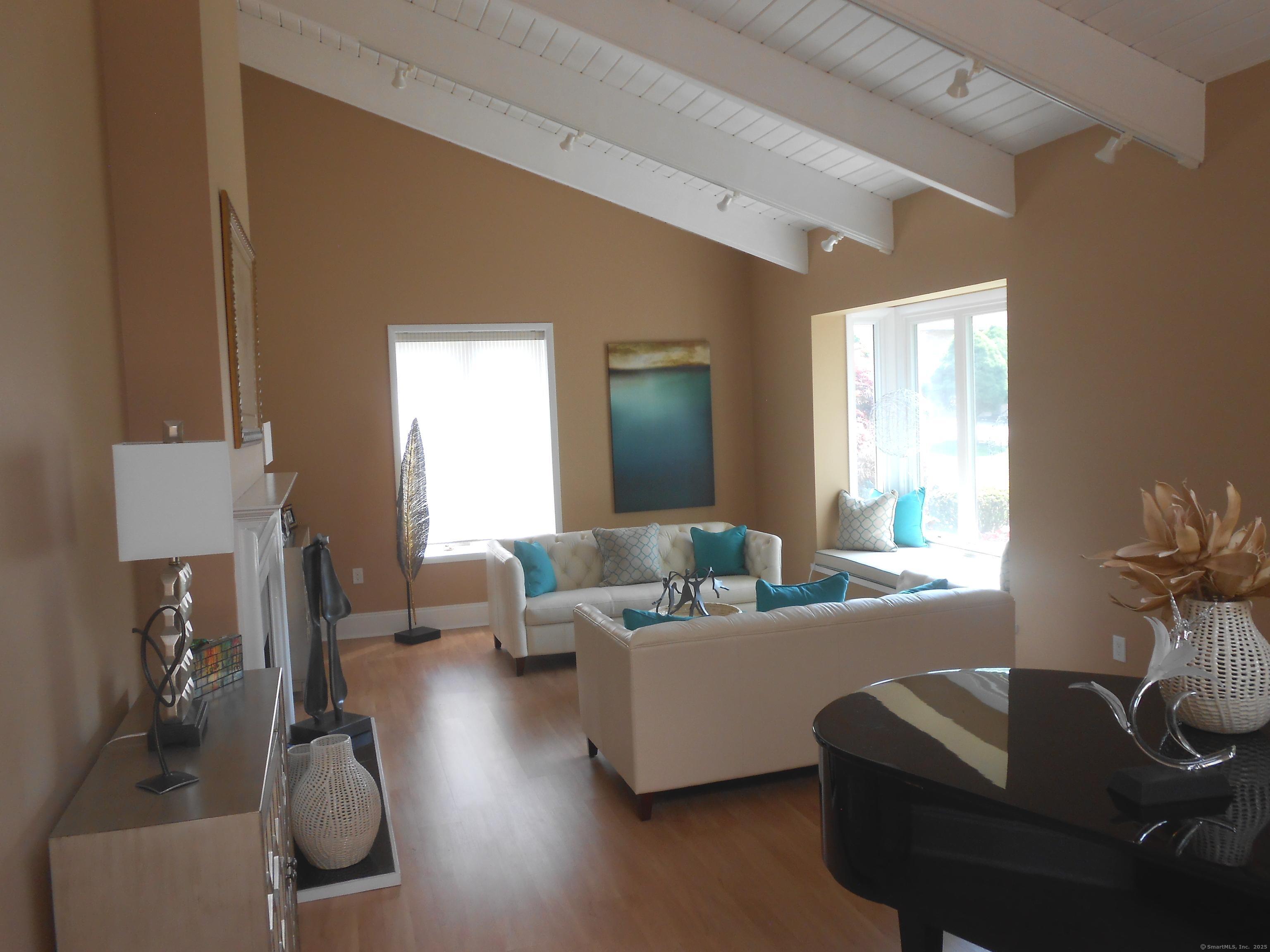 9 Mirage Drive
