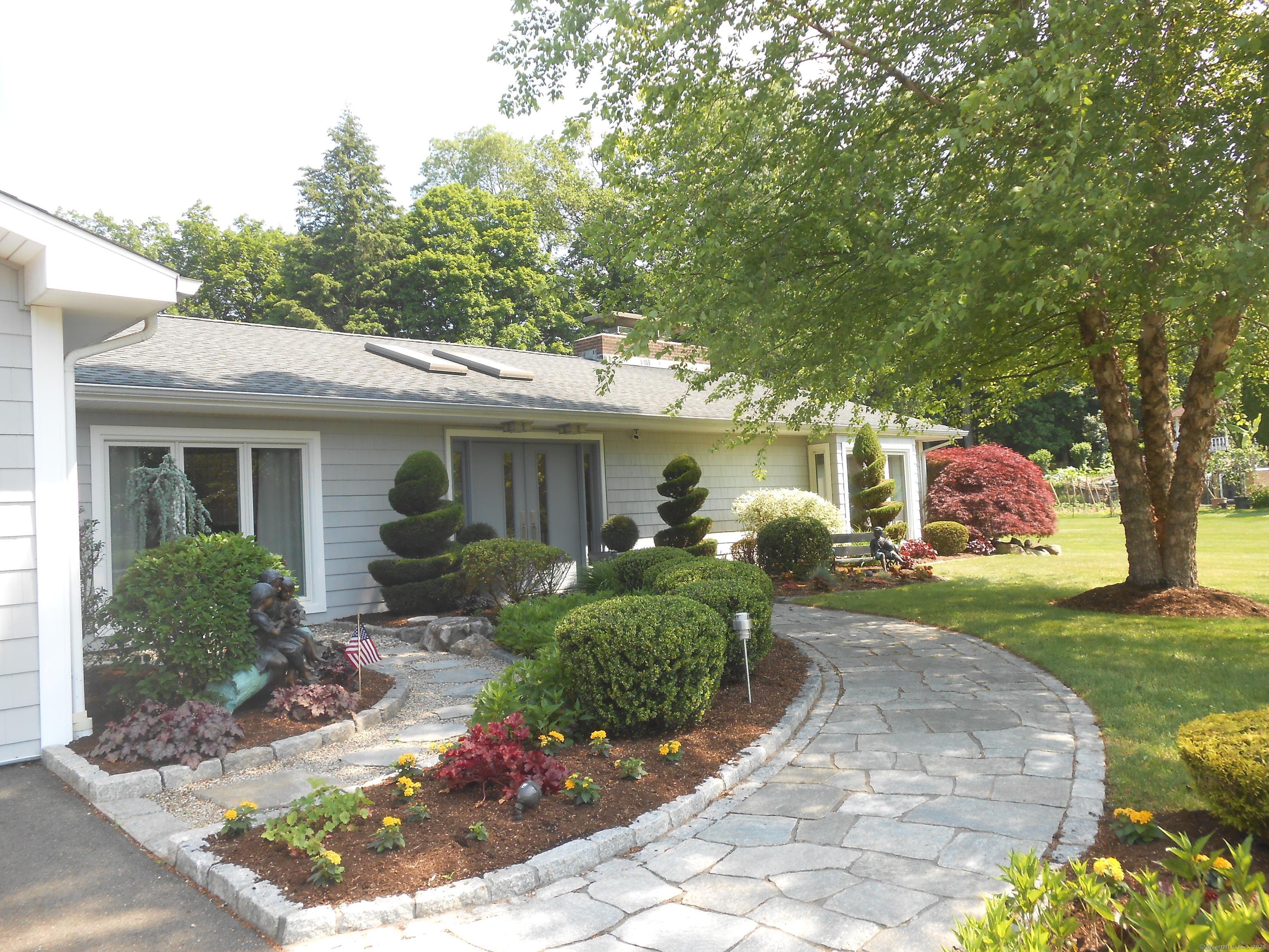 9 Mirage Drive