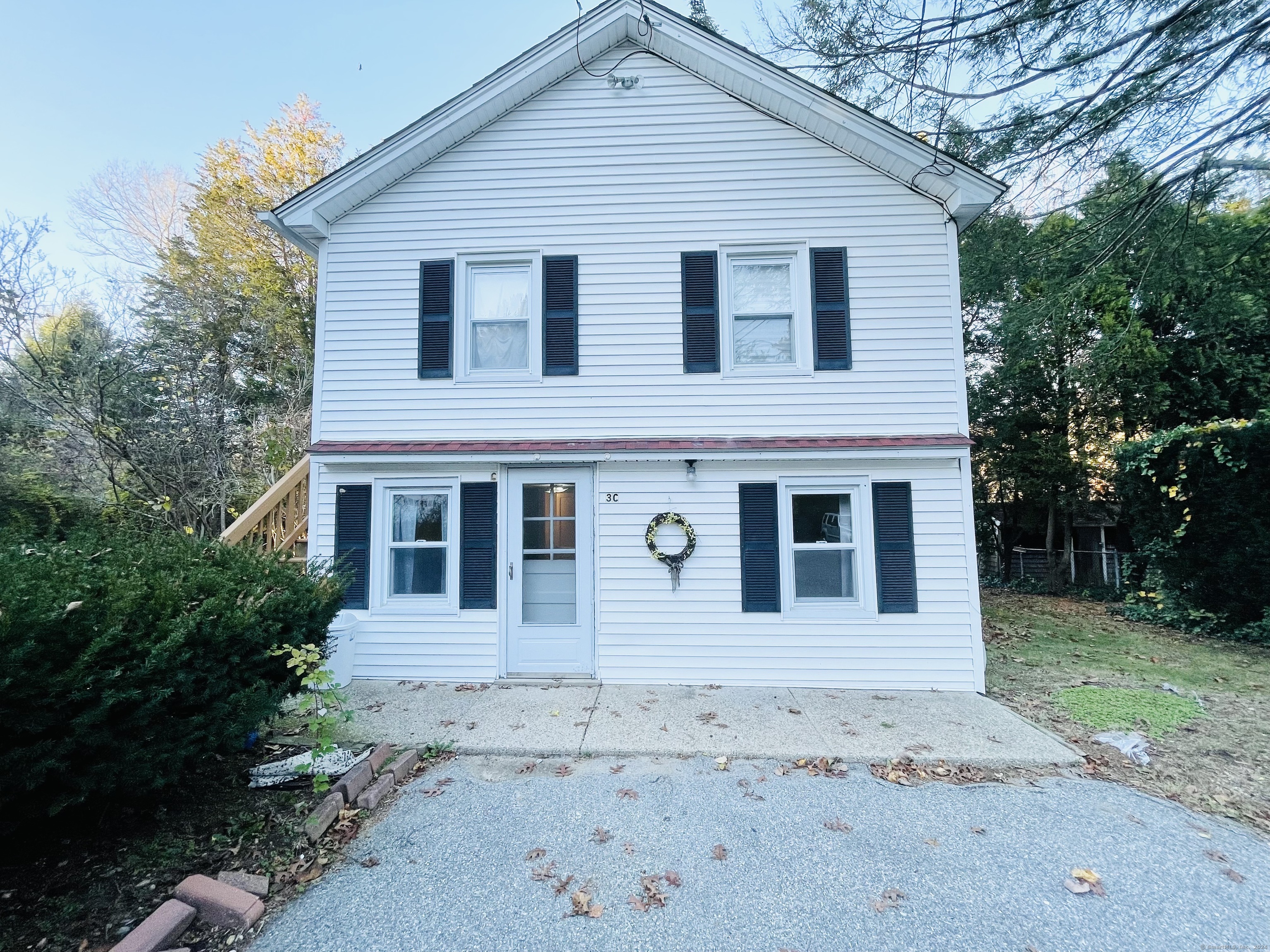 3 Burlake Road C, Waterford, Connecticut - 1 Bedrooms  
1 Bathrooms  
4 Rooms - 