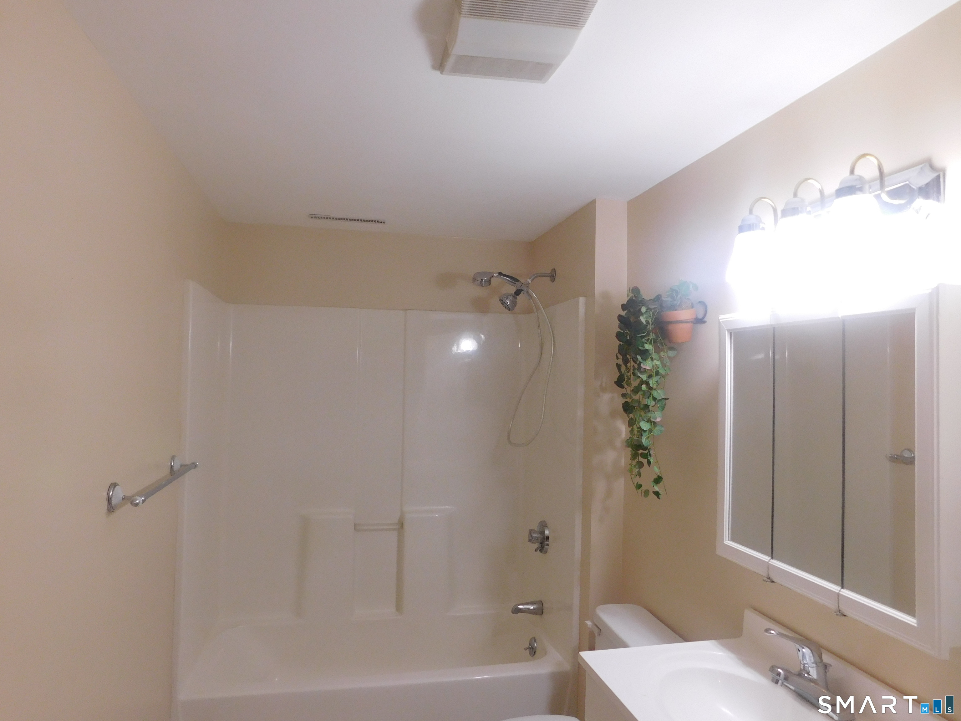 6 Daybreak Lane Studio