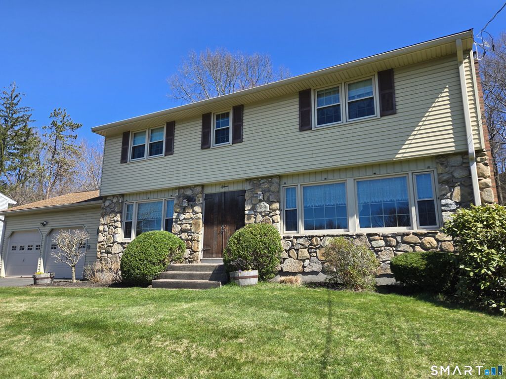 Photo of 15 Rainbow Trail, Vernon, CT 06066 (MLS # 24163651)