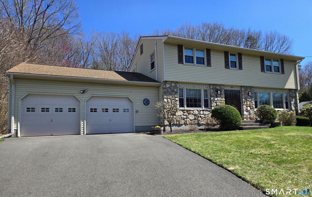 Photo of 15 Rainbow Trail, Vernon, CT 06066 (MLS # 24163651)