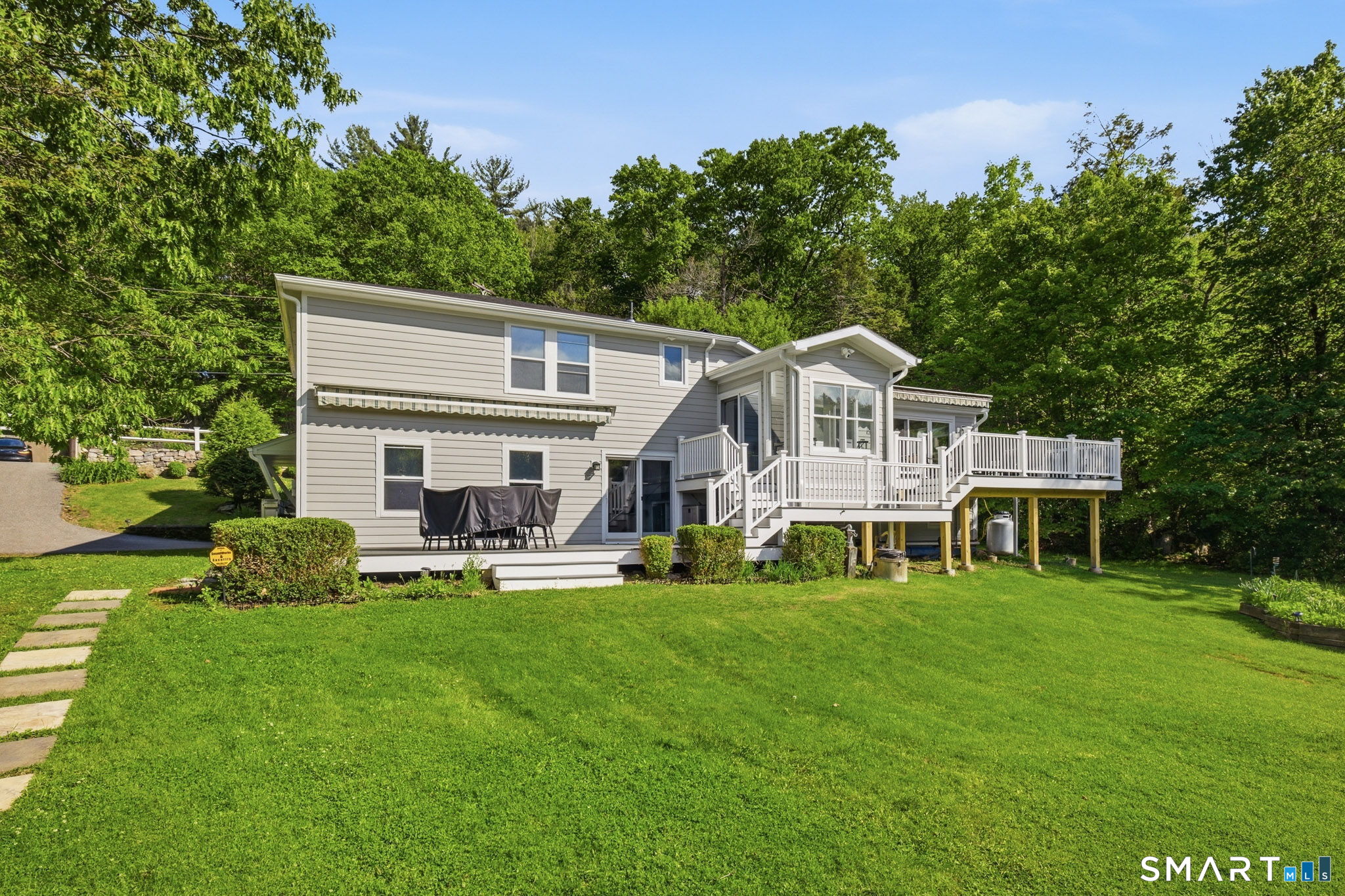 878 West Wakefield Boulevard