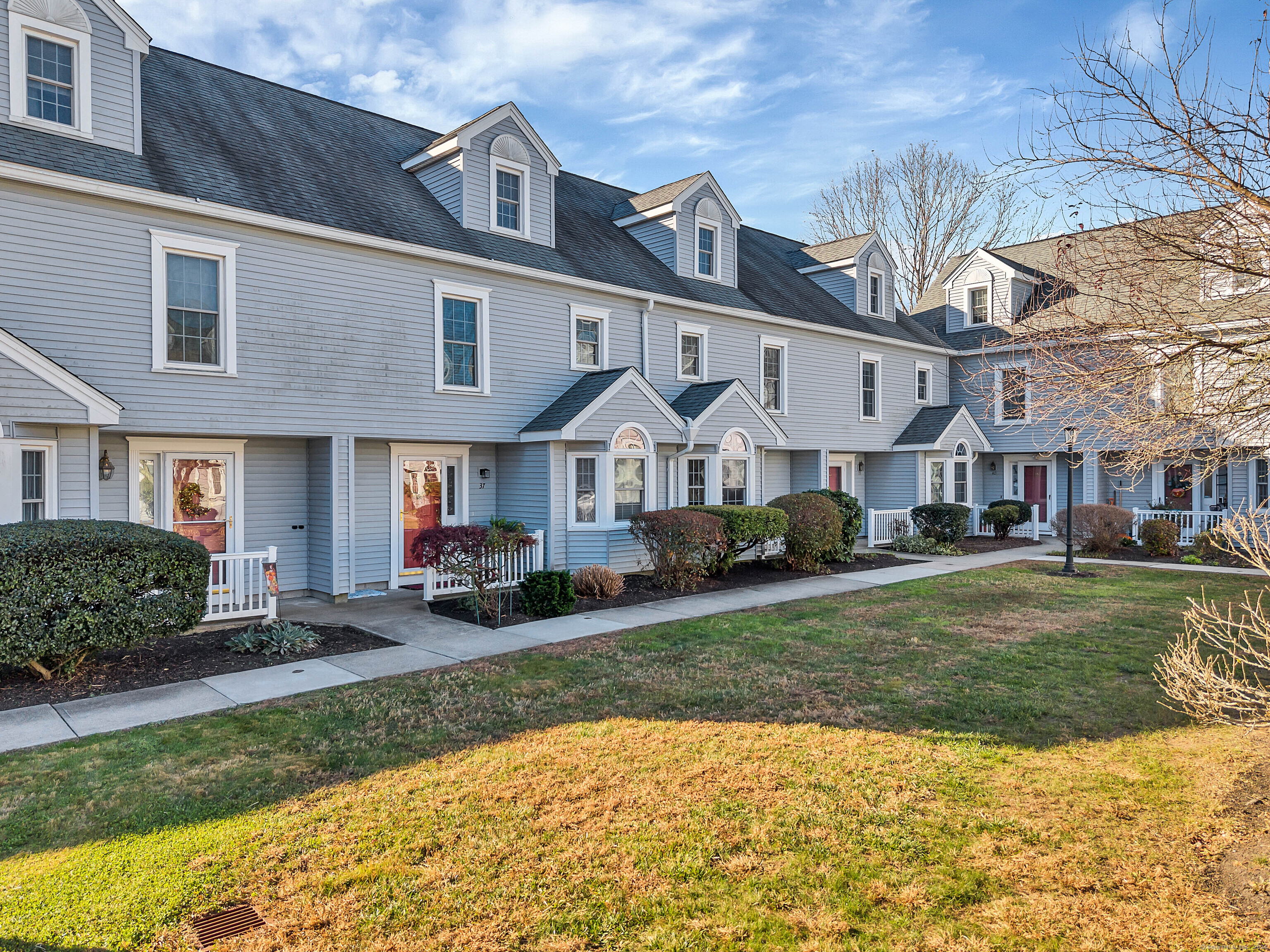 368 Meridian Street Extension Apt 38, Groton, Connecticut - 2 Bedrooms  
3 Bathrooms  
6 Rooms - 