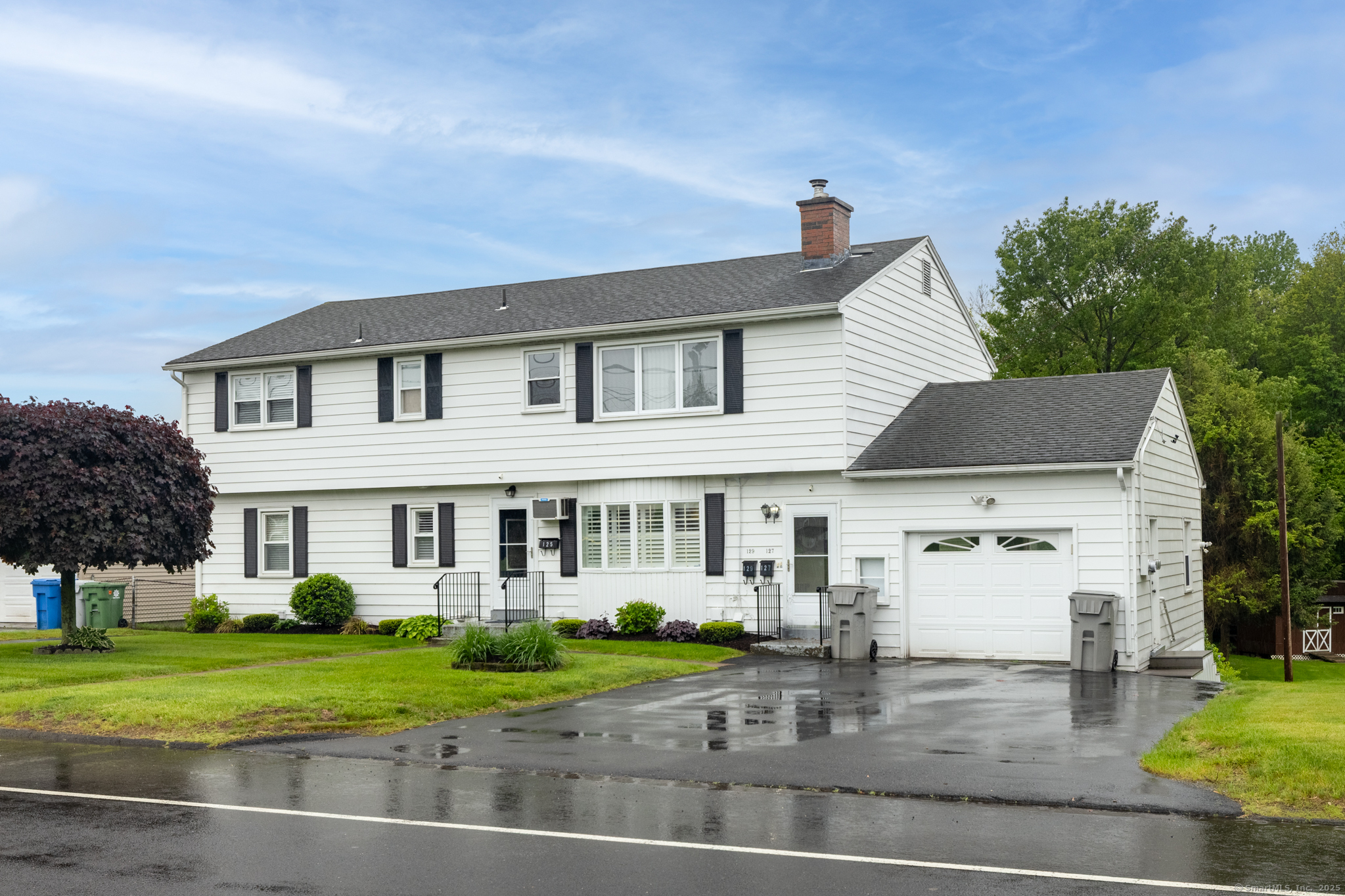 W Washington Street, Bristol, Connecticut - 5 Bedrooms  
4 Bathrooms  
9 Rooms - 