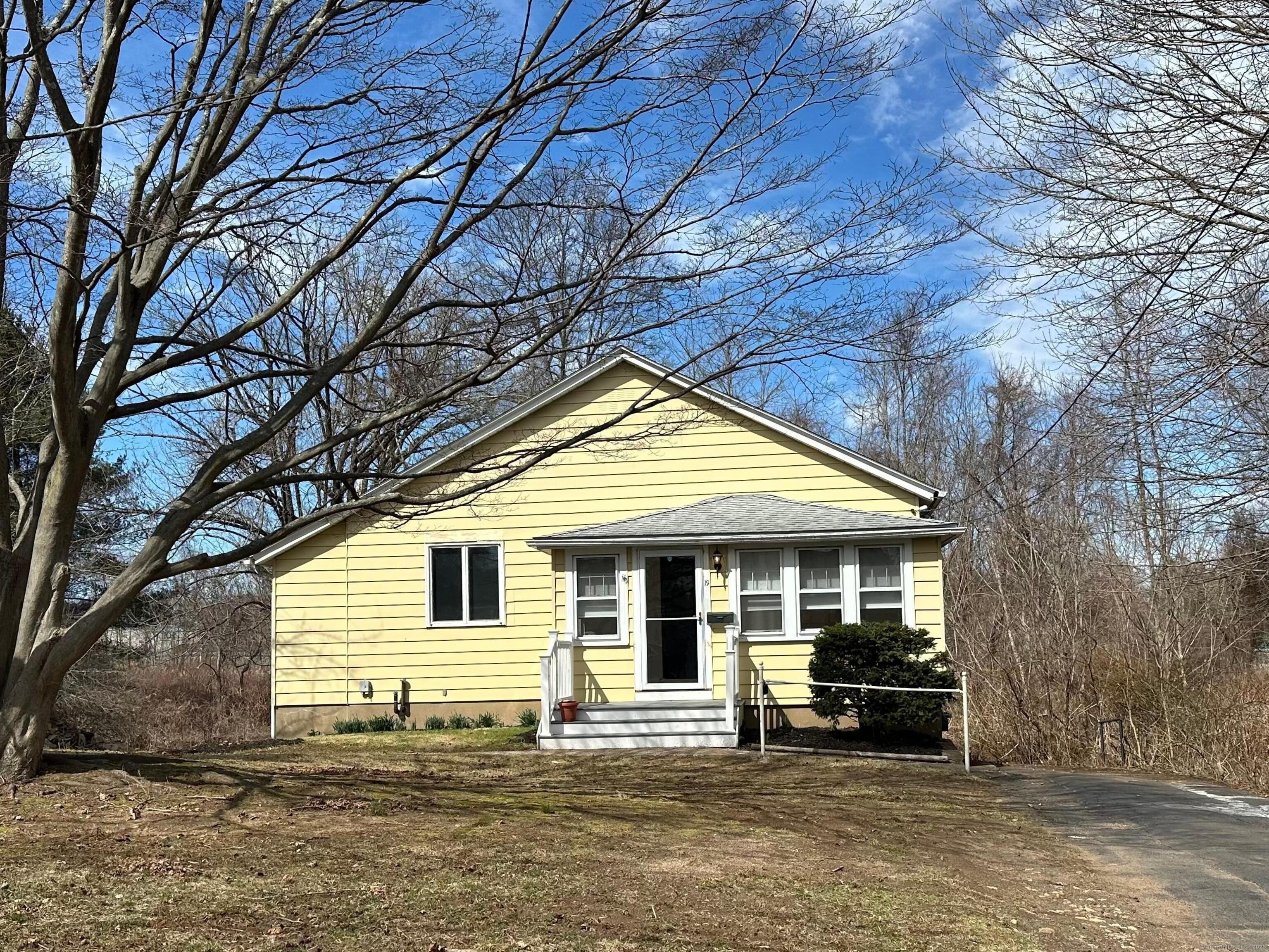Rental Property at Curve Street, Branford, Connecticut - Bedrooms: 3 
Bathrooms: 1 
Rooms: 6  - $2,650 MO.