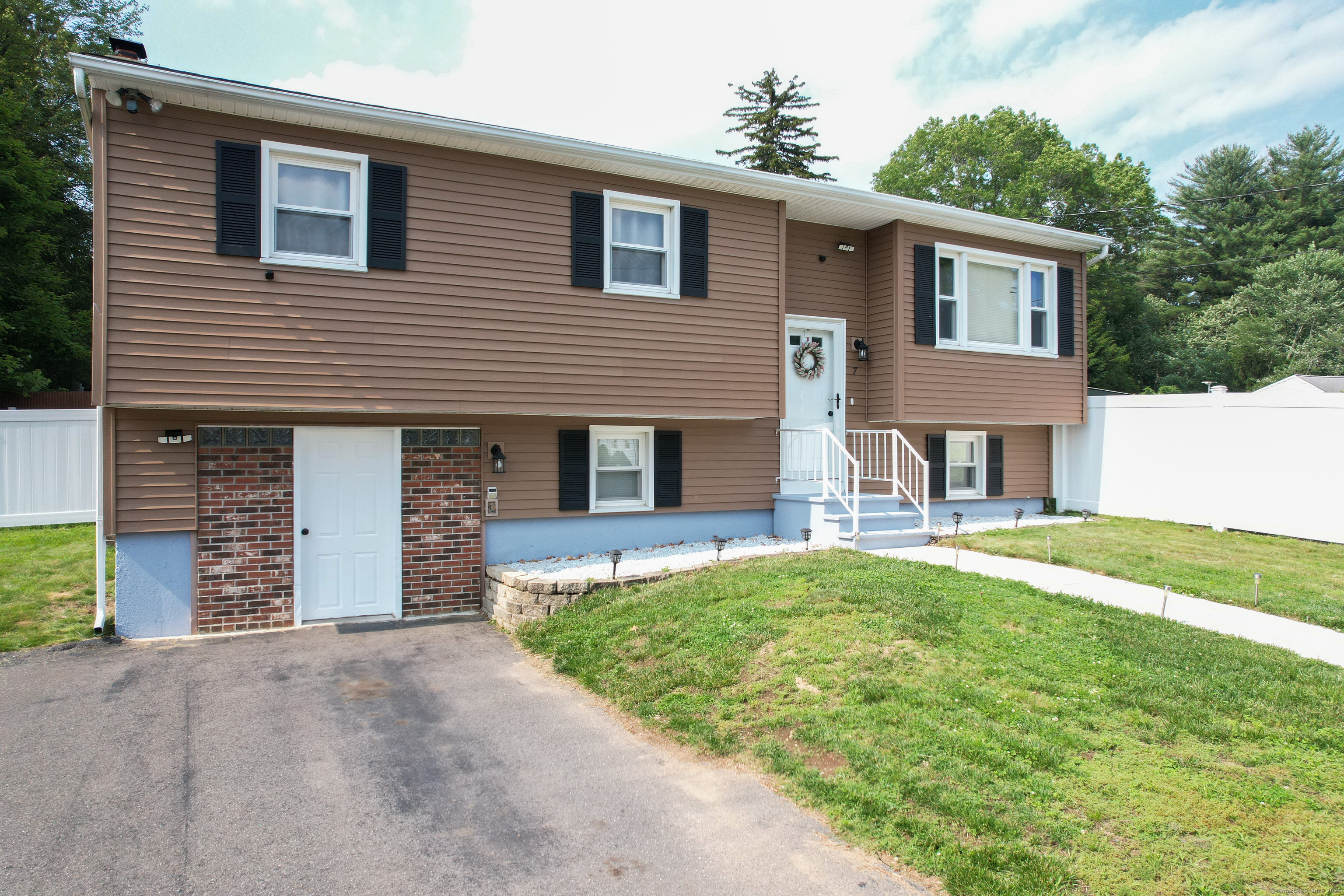 7 Pleasant Street
