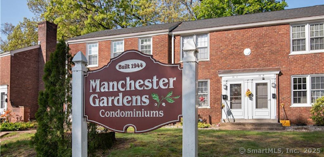 Garden Drive Apt R, Manchester, Connecticut - 2 Bedrooms  
1 Bathrooms  
4 Rooms - 