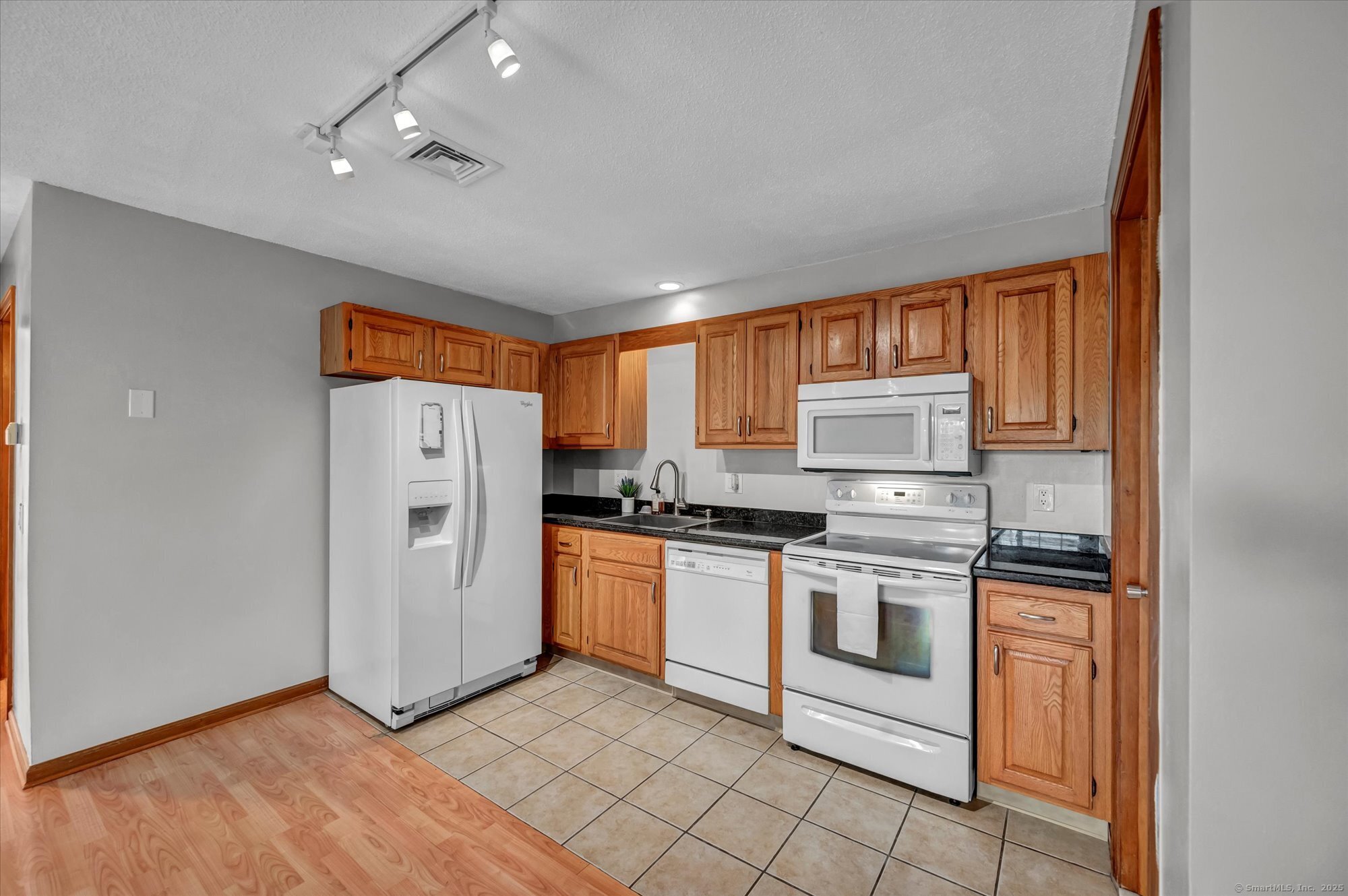 New Britain, Connecticut 06053, United States, 2 Bedrooms Bedrooms, ,1 BathroomBathrooms,Residential,Active,193470