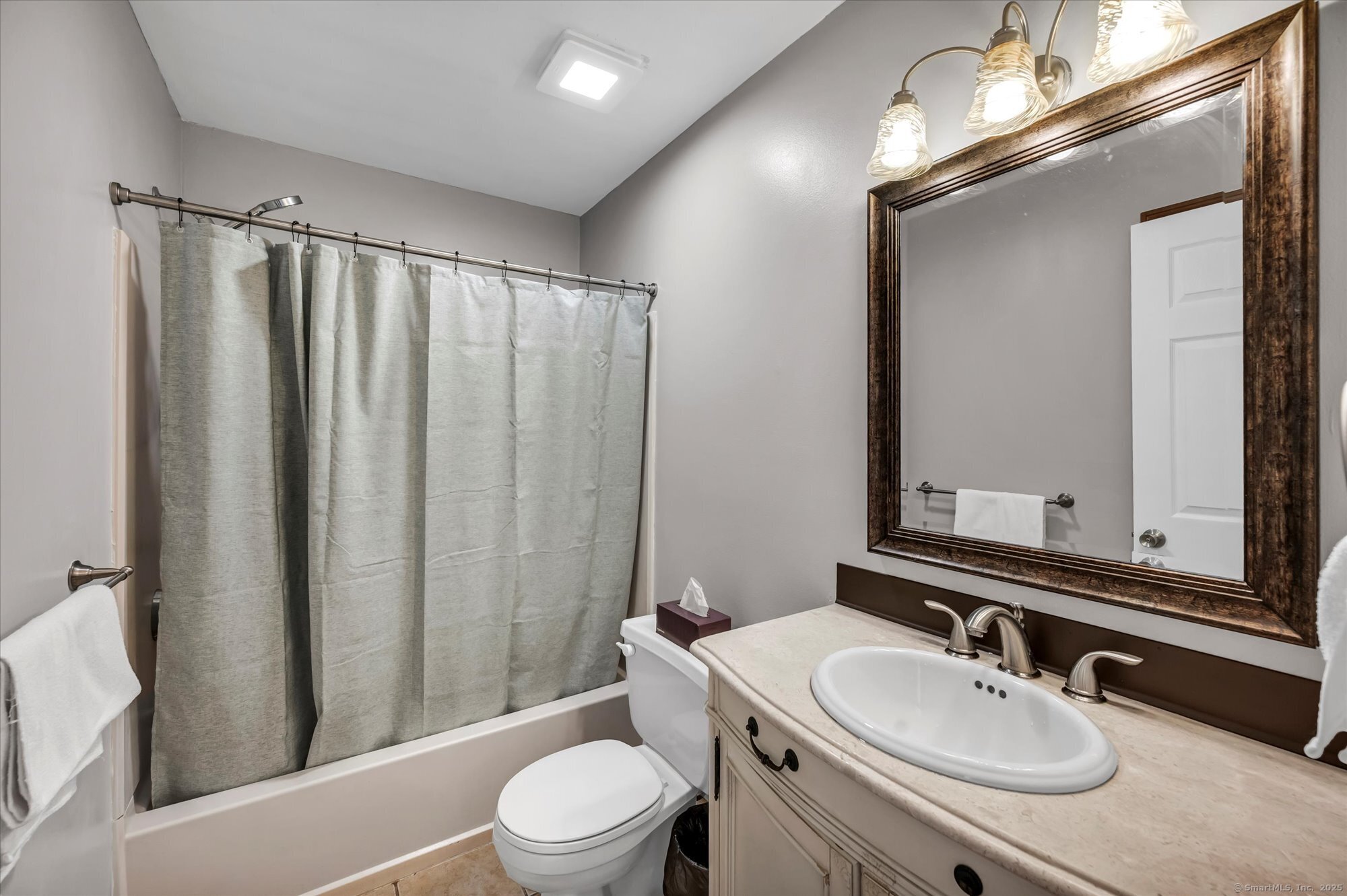 New Britain, Connecticut 06053, United States, 2 Bedrooms Bedrooms, ,1 BathroomBathrooms,Residential,Active,193470