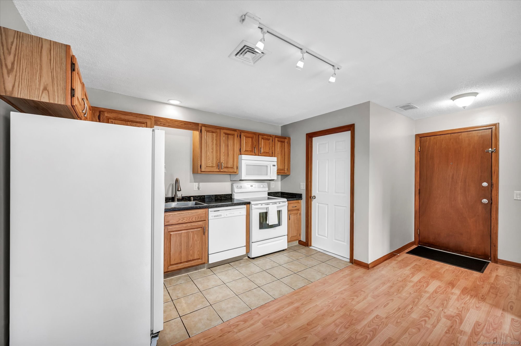 New Britain, Connecticut 06053, United States, 2 Bedrooms Bedrooms, ,1 BathroomBathrooms,Residential,Active,193470