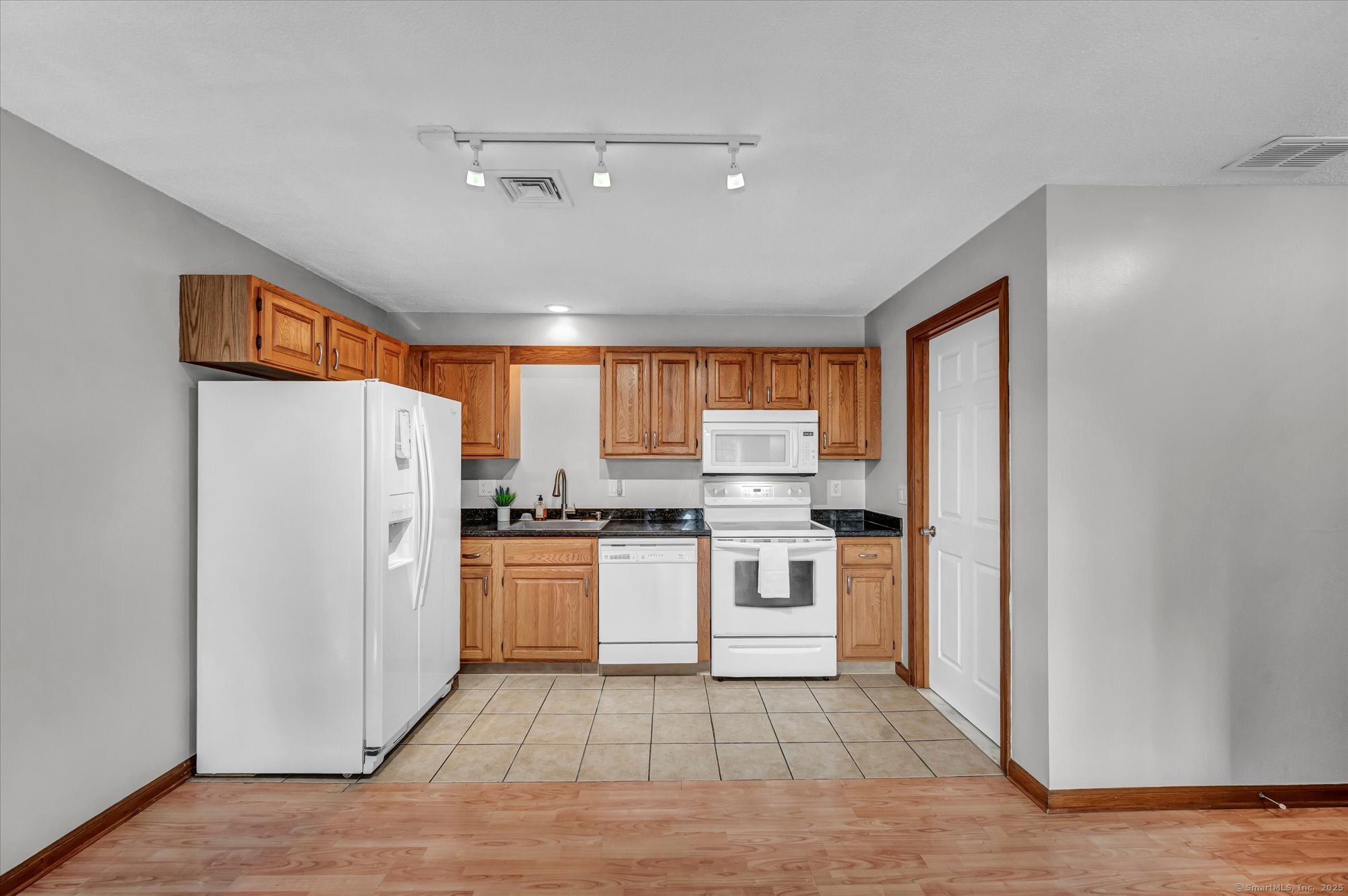 New Britain, Connecticut 06053, United States, 2 Bedrooms Bedrooms, ,1 BathroomBathrooms,Residential,Active,193470