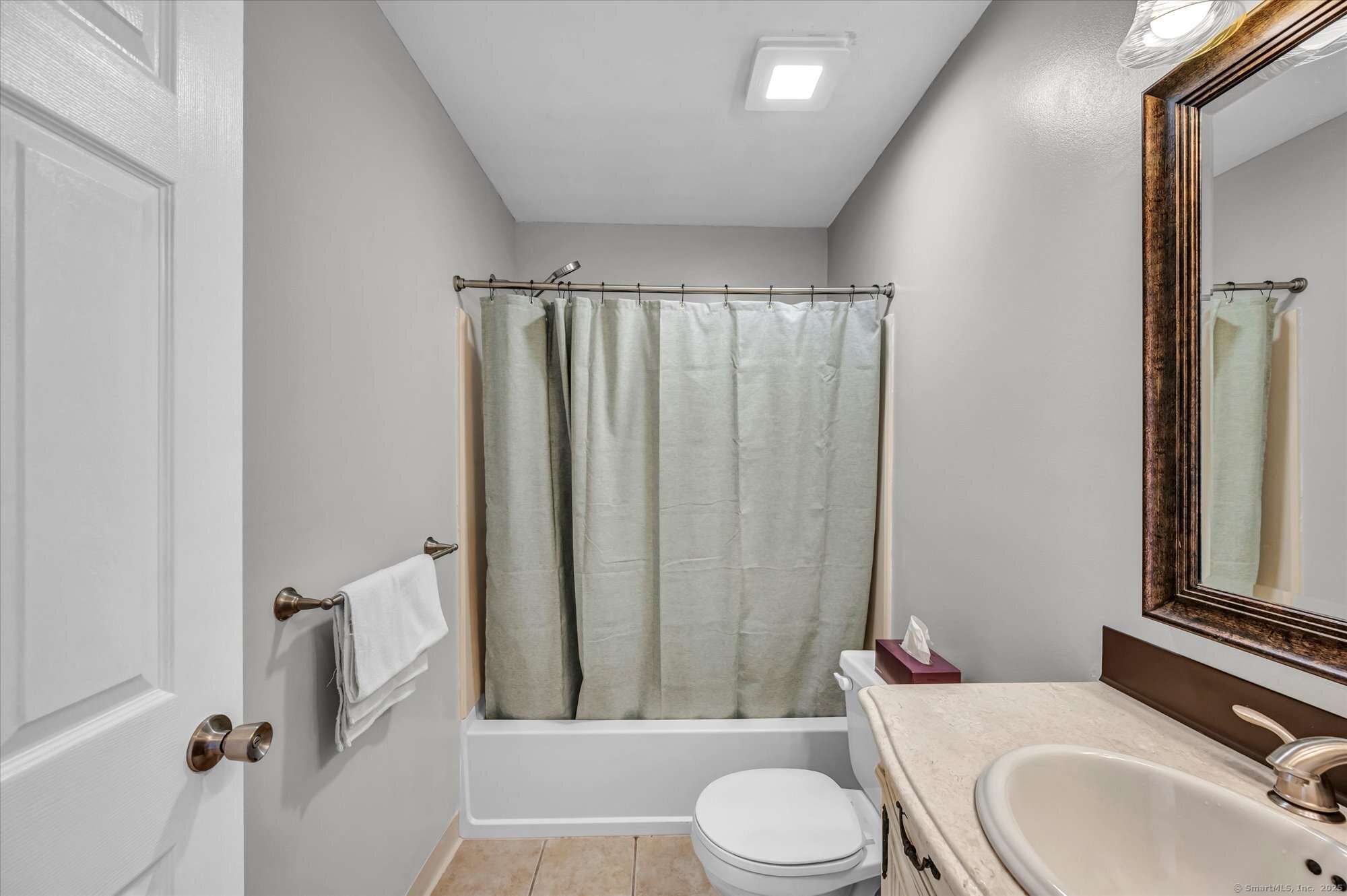 New Britain, Connecticut 06053, United States, 2 Bedrooms Bedrooms, ,1 BathroomBathrooms,Residential,Active,193470