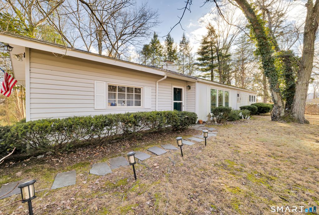 Photo of 253 Elmwood Circle, Cheshire, CT 06410 (MLS # 24143965)