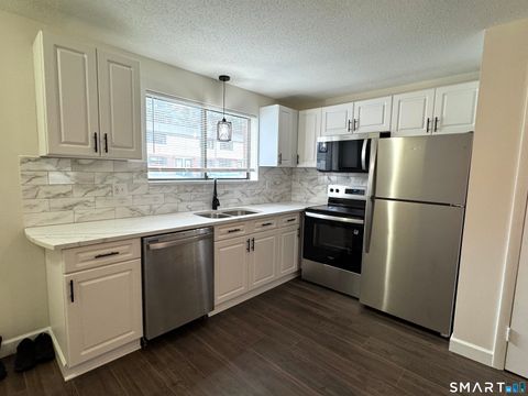 Tiny photo for 39 Horton Hill Road #APT 6E, Naugatuck, CT 06770 (MLS # 24146249)