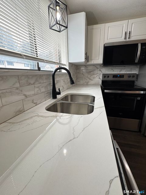 Tiny photo for 39 Horton Hill Road #APT 6E, Naugatuck, CT 06770 (MLS # 24146249)