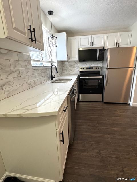 Tiny photo for 39 Horton Hill Road #APT 6E, Naugatuck, CT 06770 (MLS # 24146249)