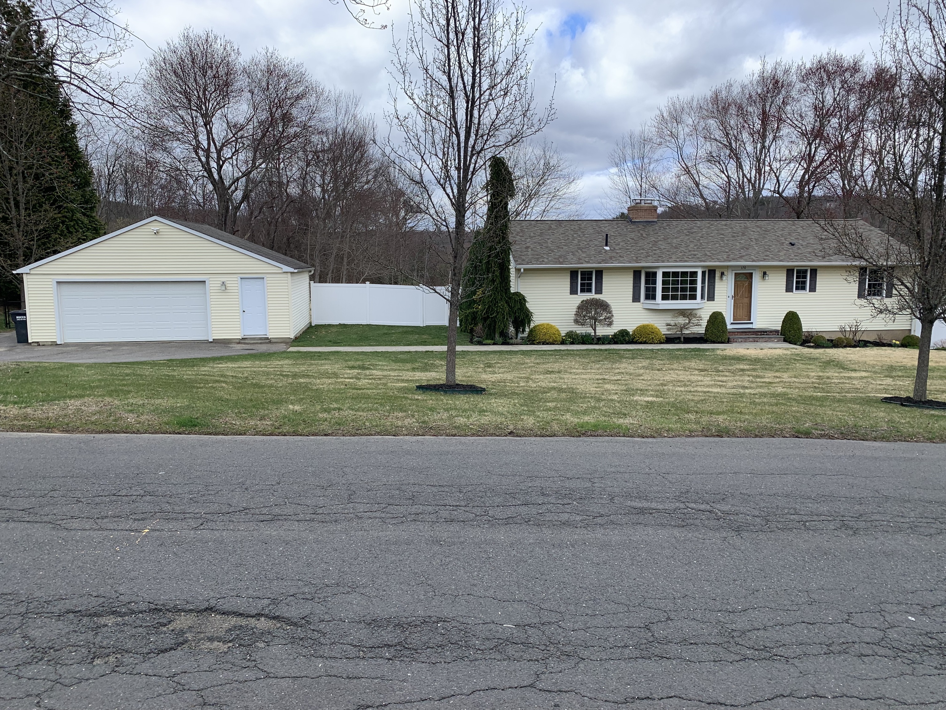 Property for Sale at West Road, Watertown, Connecticut - Bedrooms: 3 
Bathrooms: 3 
Rooms: 7  - $529,900
