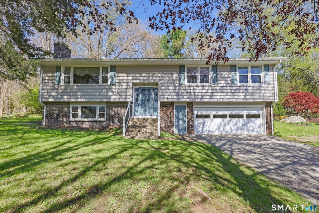 Photo of 10 Fieldstone Lane, New Milford, CT 06776 (MLS # 24169303)