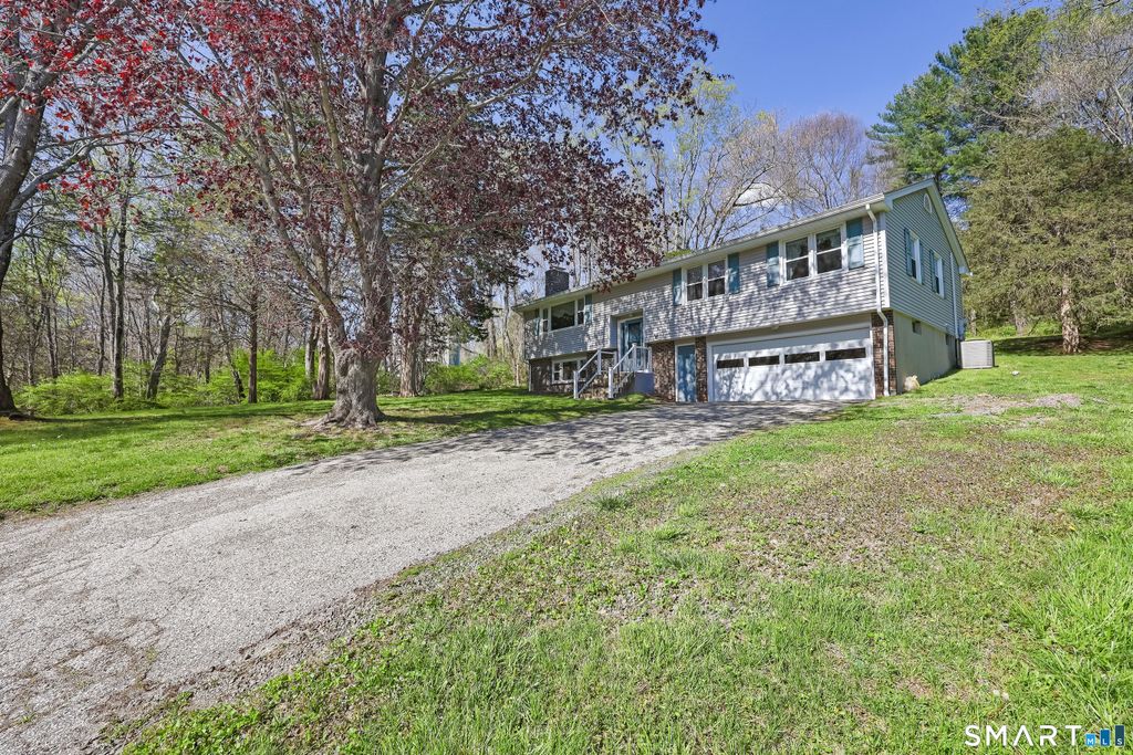 Photo of 10 Fieldstone Lane, New Milford, CT 06776 (MLS # 24169303)