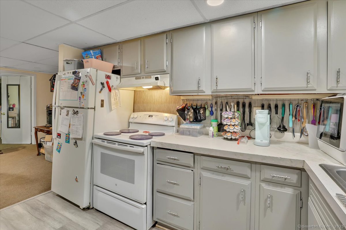 Sprague, Connecticut 06330, United States, 8 Bedrooms Bedrooms, ,5 BathroomsBathrooms,Residential,Active,161611