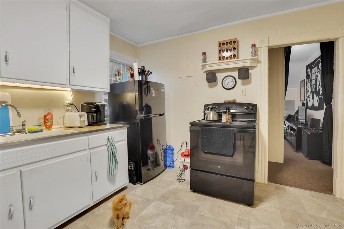 Sprague, Connecticut 06330, United States, 8 Bedrooms Bedrooms, ,5 BathroomsBathrooms,Residential,Active,161611