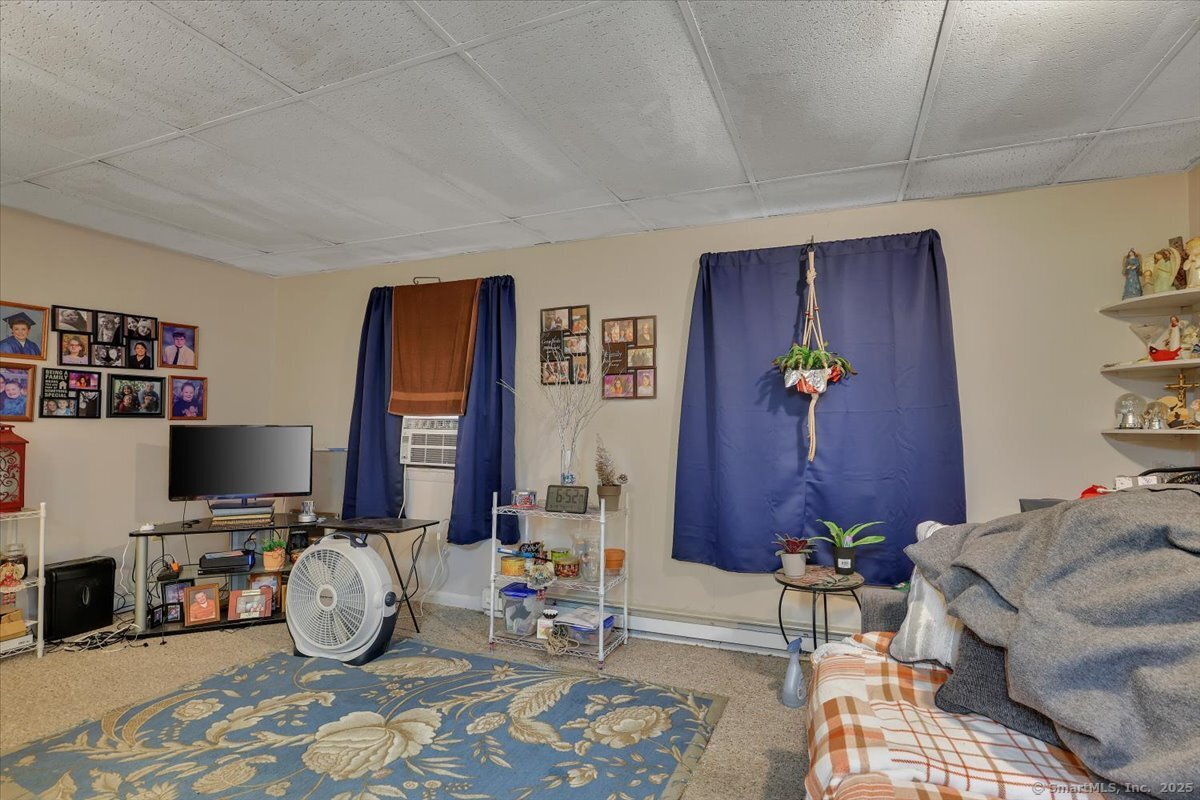 Sprague, Connecticut 06330, United States, 8 Bedrooms Bedrooms, ,5 BathroomsBathrooms,Residential,Active,161611