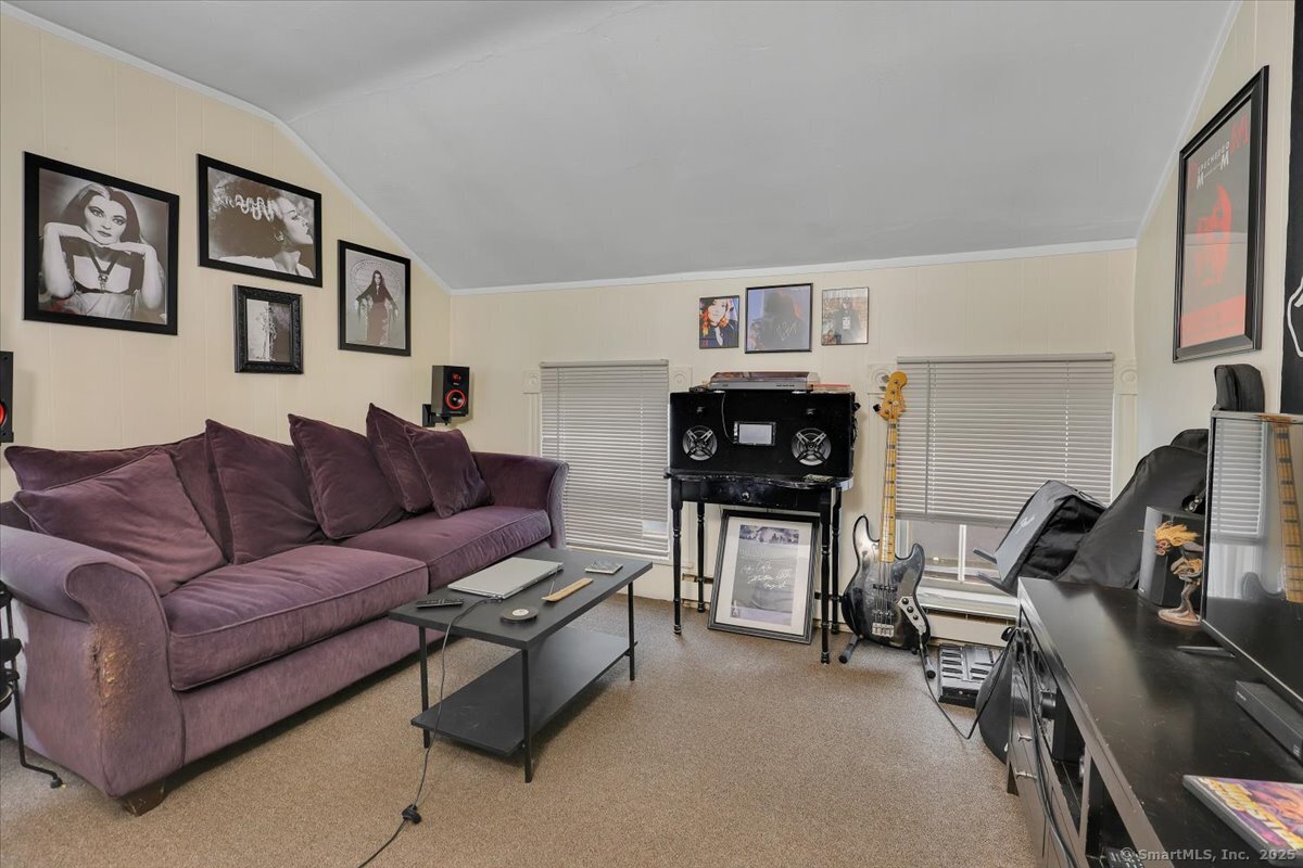 Sprague, Connecticut 06330, United States, 8 Bedrooms Bedrooms, ,5 BathroomsBathrooms,Residential,Active,161611