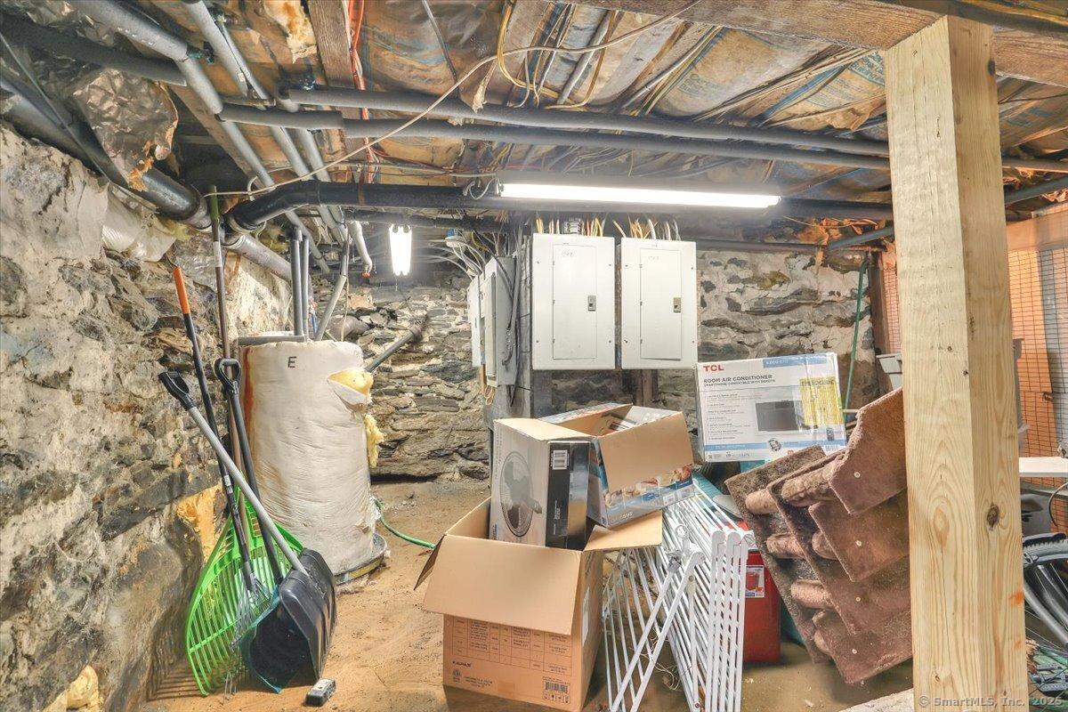 Sprague, Connecticut 06330, United States, 8 Bedrooms Bedrooms, ,5 BathroomsBathrooms,Residential,Active,161611