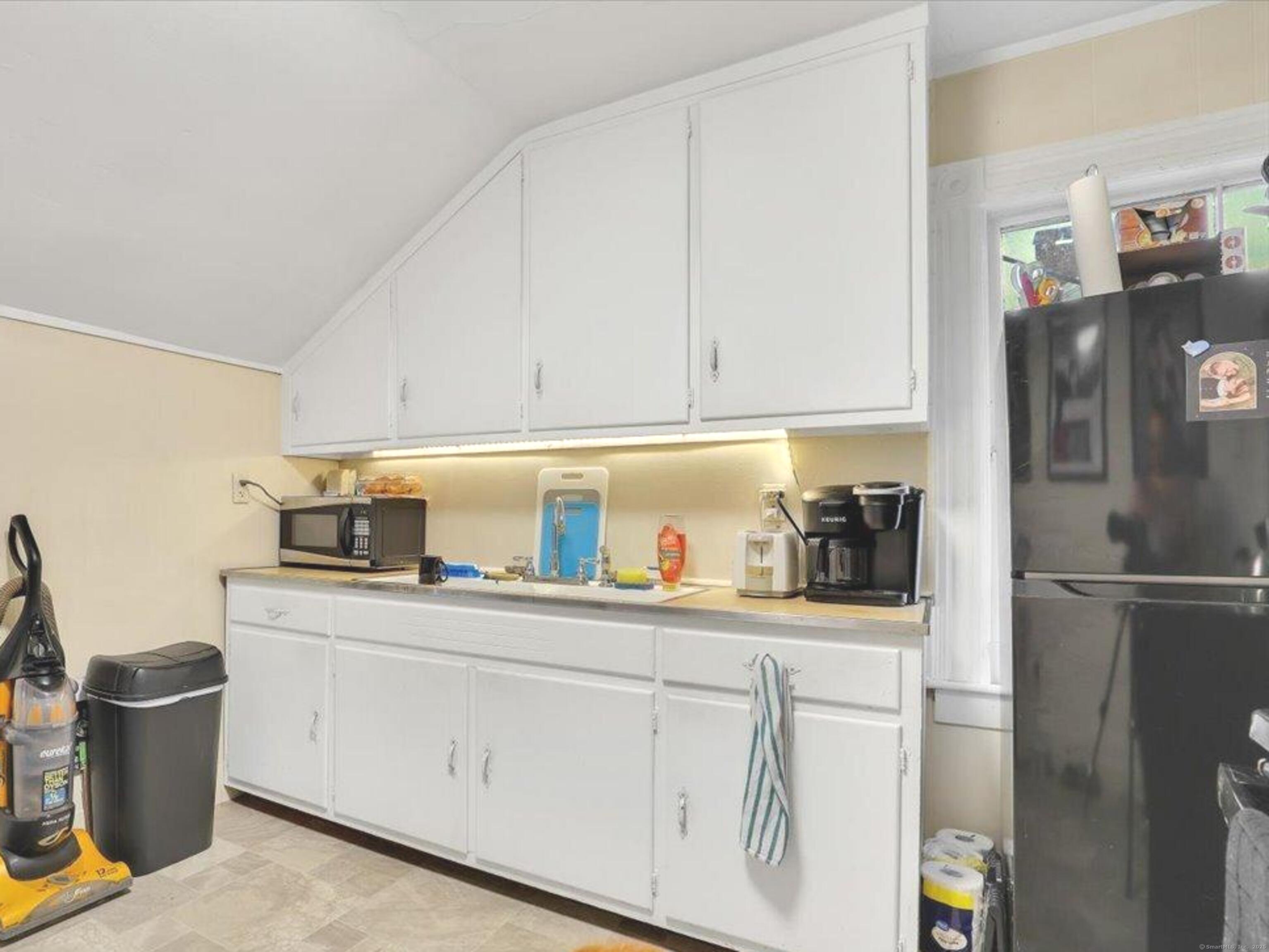 Sprague, Connecticut 06330, United States, 8 Bedrooms Bedrooms, ,5 BathroomsBathrooms,Residential,Active,161611