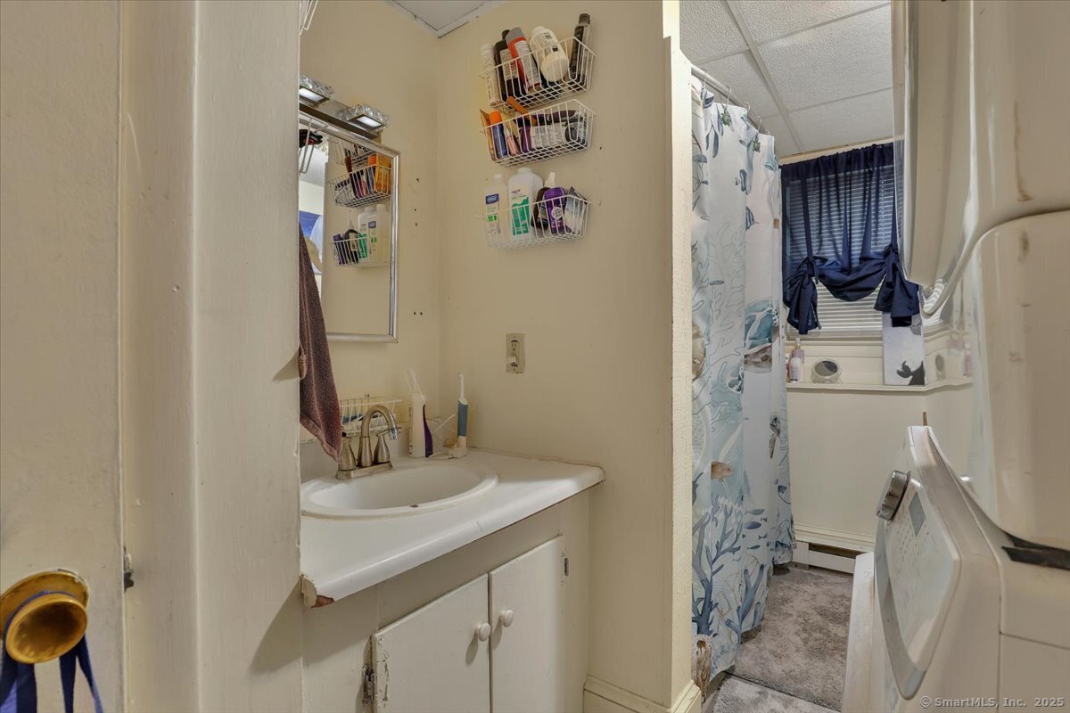 Sprague, Connecticut 06330, United States, 8 Bedrooms Bedrooms, ,5 BathroomsBathrooms,Residential,Active,161611