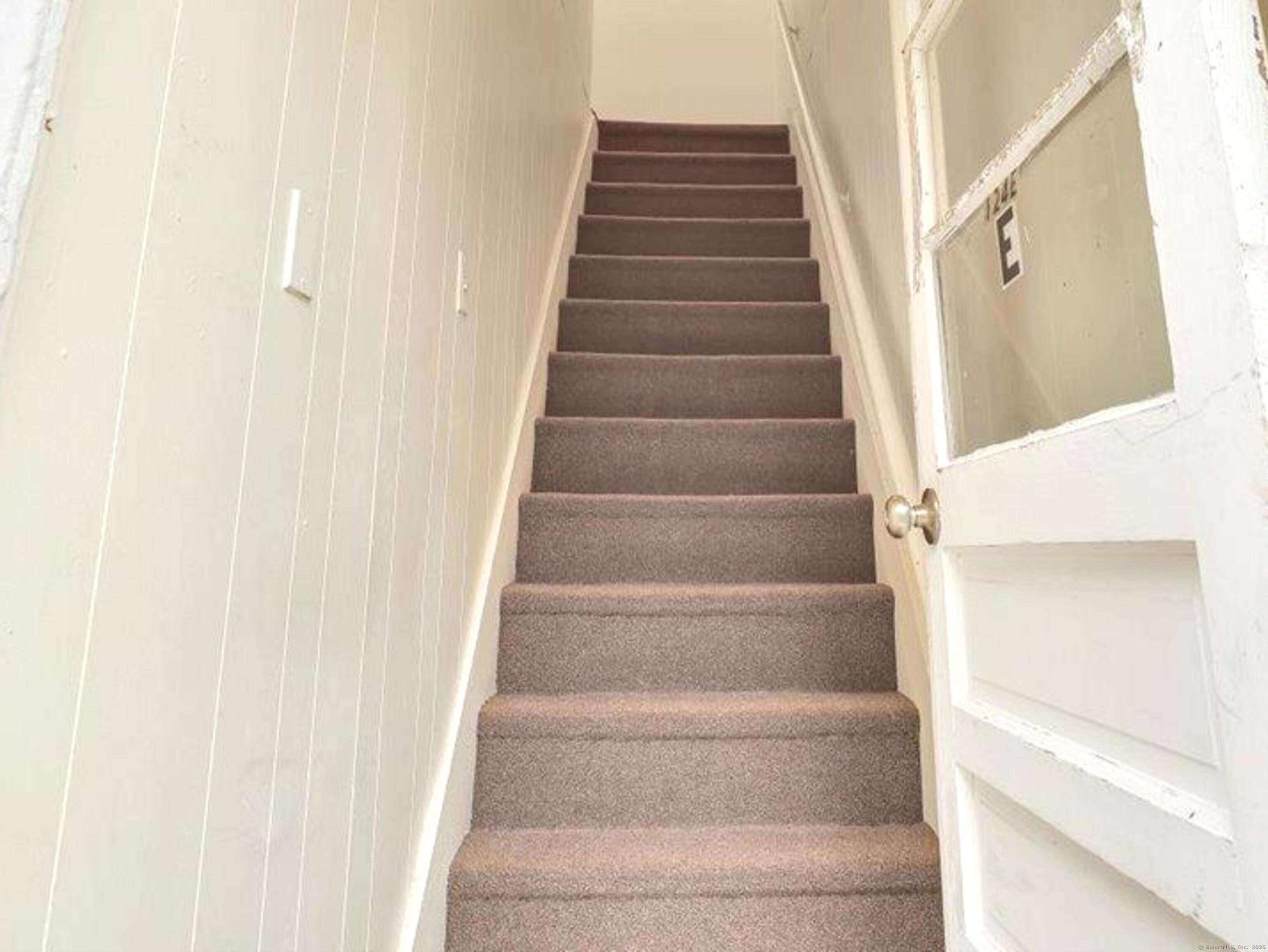 Sprague, Connecticut 06330, United States, 8 Bedrooms Bedrooms, ,5 BathroomsBathrooms,Residential,Active,161611