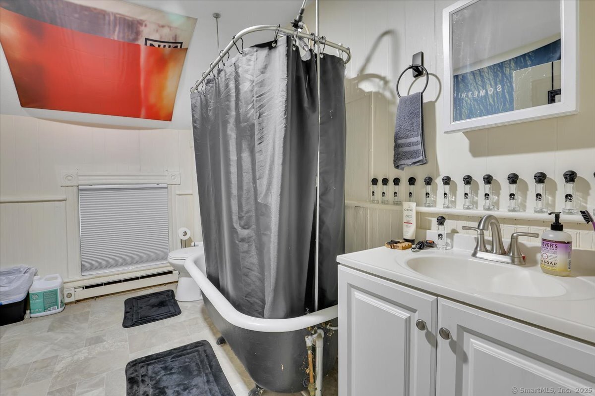 Sprague, Connecticut 06330, United States, 8 Bedrooms Bedrooms, ,5 BathroomsBathrooms,Residential,Active,161611