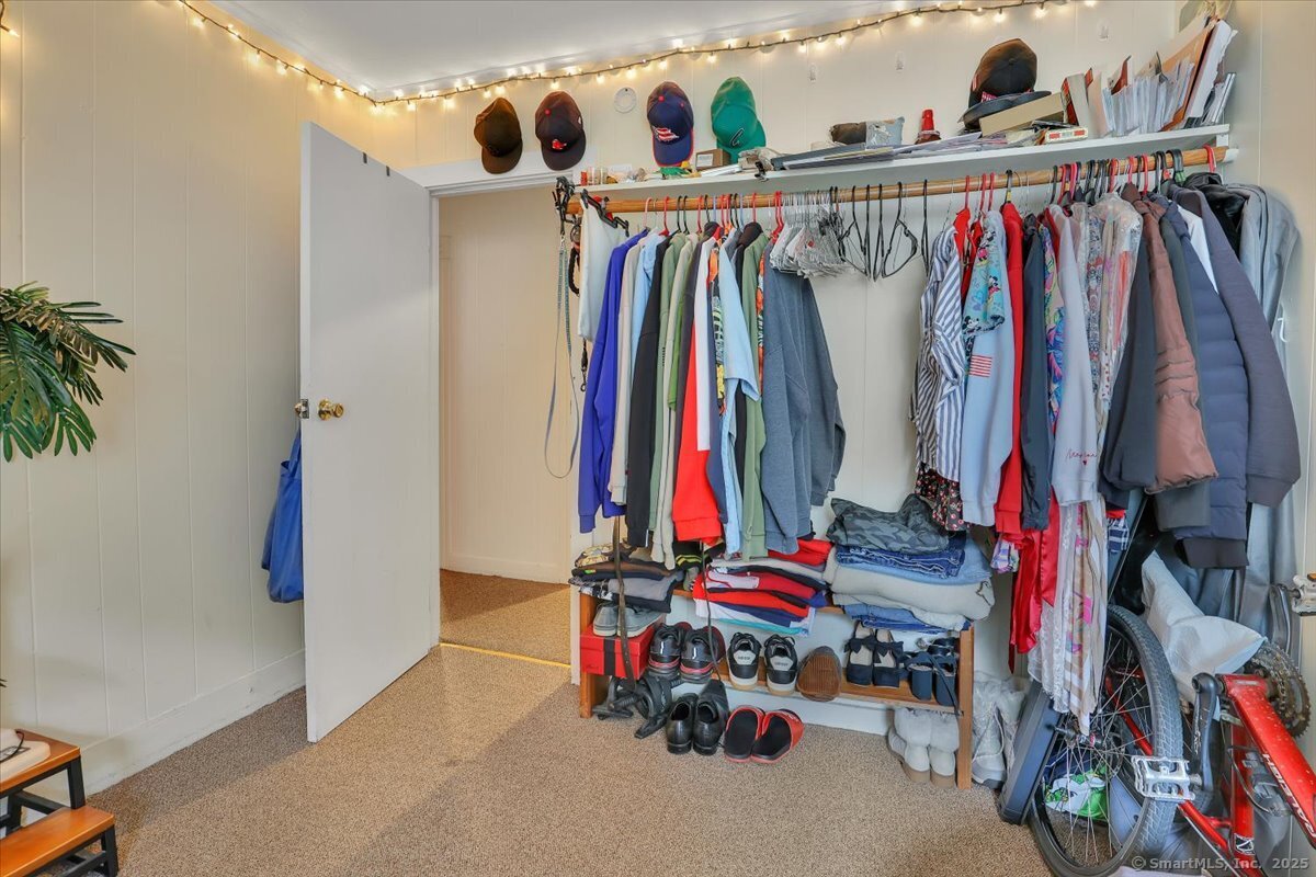 Sprague, Connecticut 06330, United States, 8 Bedrooms Bedrooms, ,5 BathroomsBathrooms,Residential,Active,161611