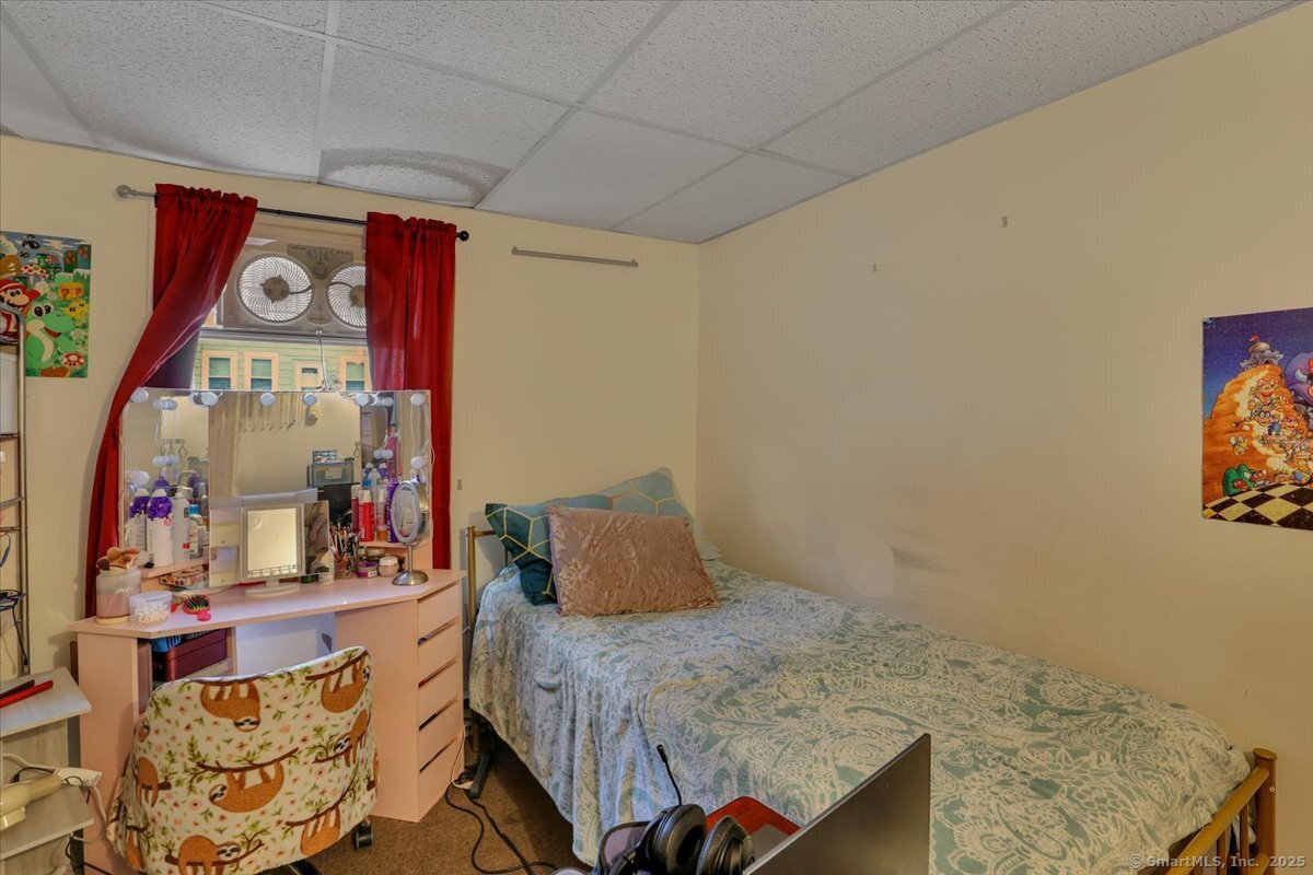 Sprague, Connecticut 06330, United States, 8 Bedrooms Bedrooms, ,5 BathroomsBathrooms,Residential,Active,161611