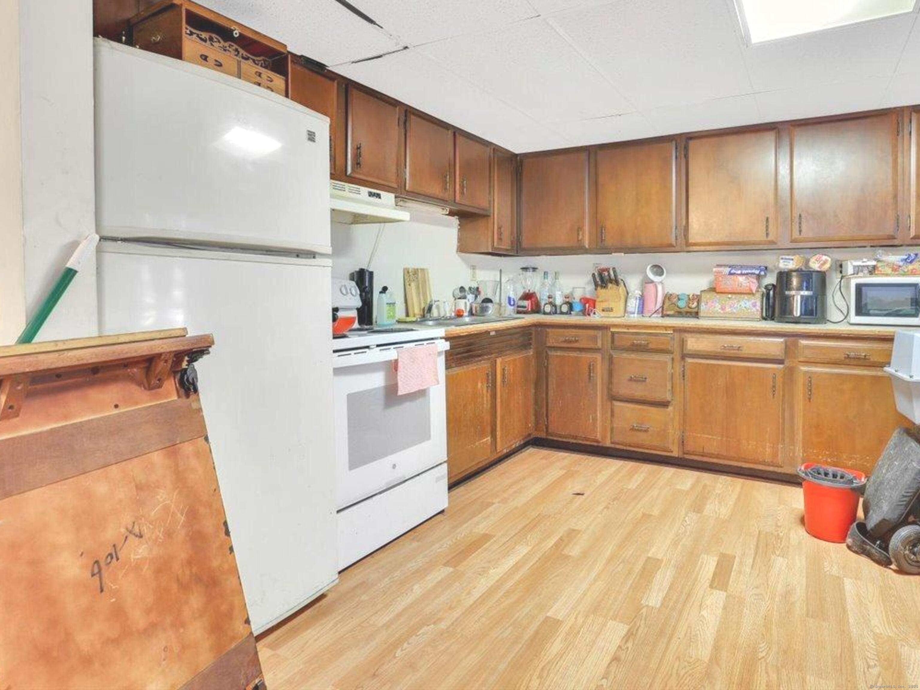 Sprague, Connecticut 06330, United States, 8 Bedrooms Bedrooms, ,5 BathroomsBathrooms,Residential,Active,161611