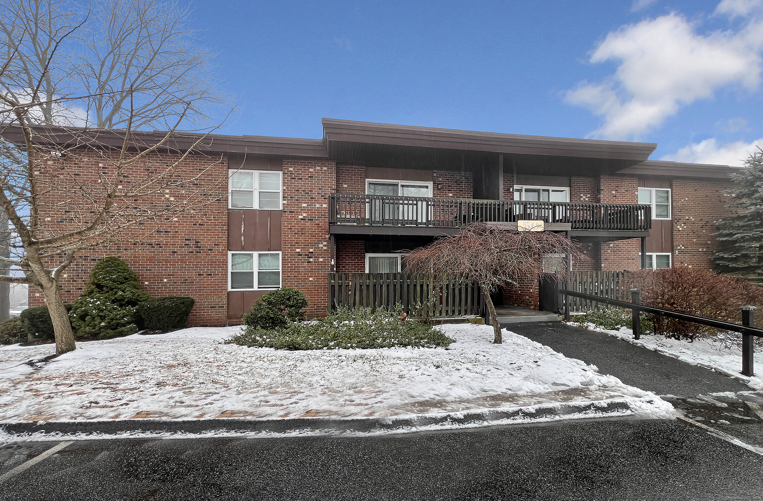 Balance Rock Road Apt 11, Seymour, Connecticut - 2 Bedrooms  
1 Bathrooms  
4 Rooms - 