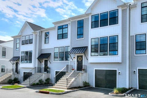 Condo For Sale - 89 Brentwood Circle #89<br/> Danbury, CT 06810