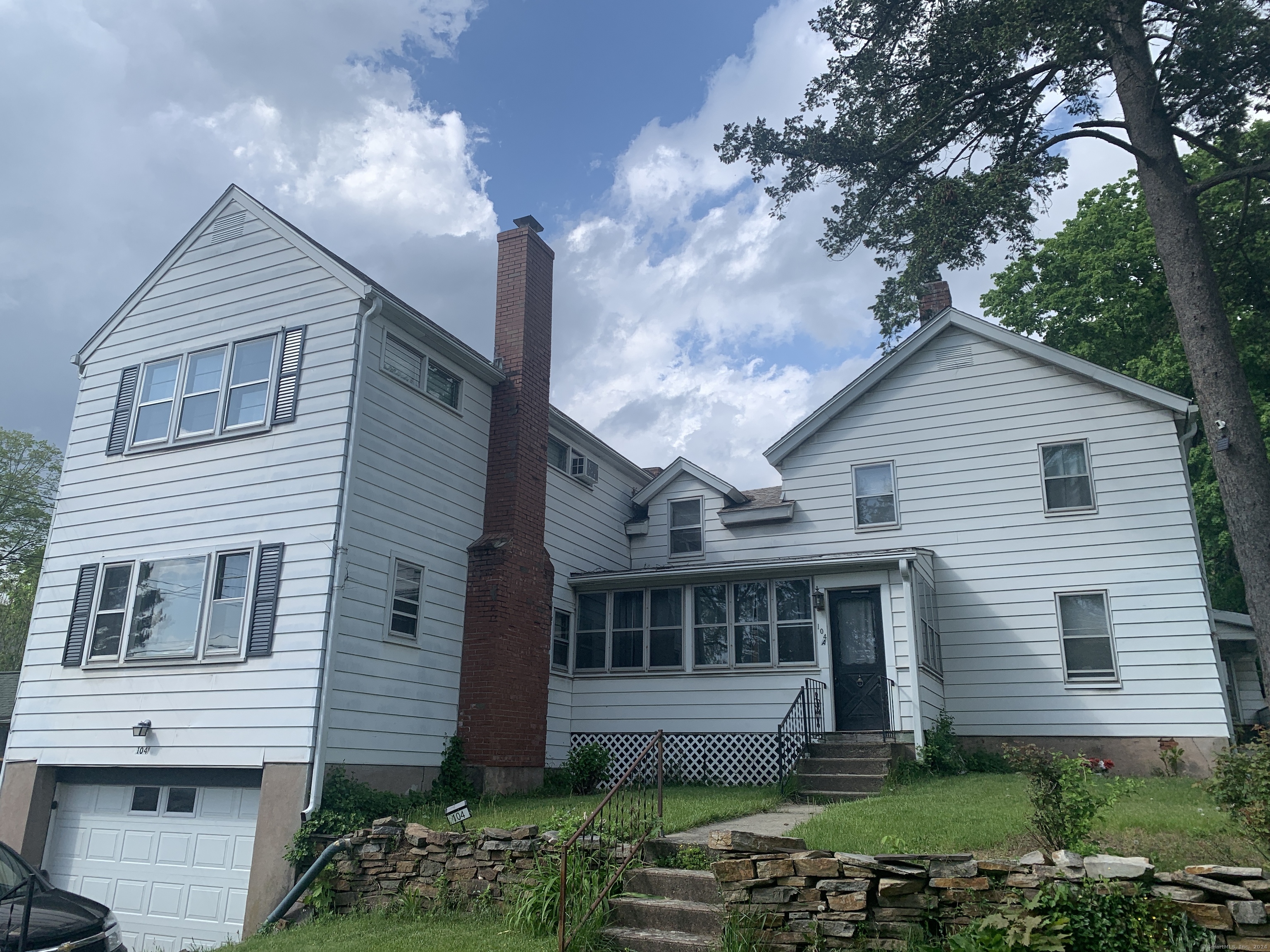 Property for Sale at Union Street, Vernon, Connecticut - Bedrooms: 6 
Bathrooms: 2 
Rooms: 13  - $349,900