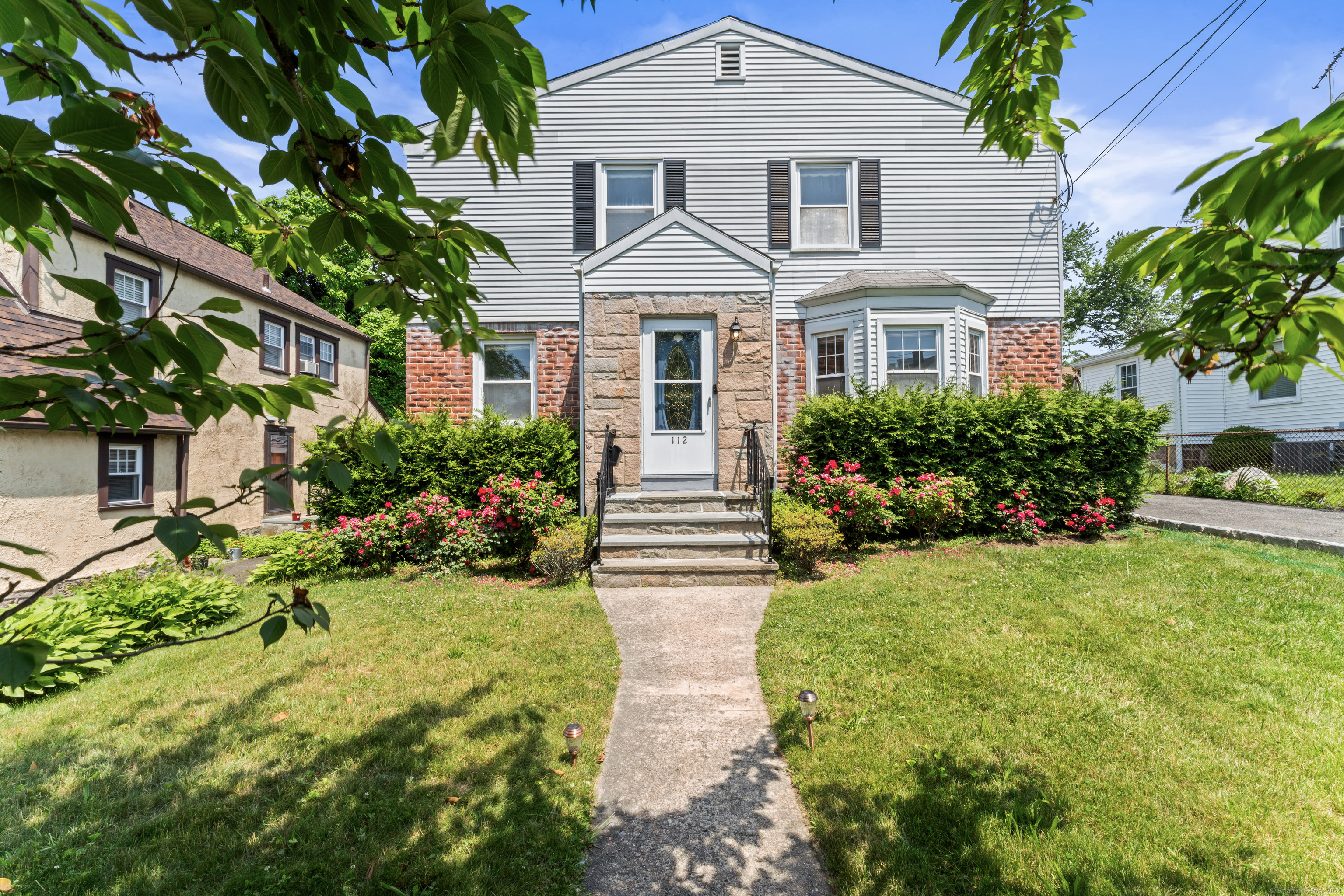 4th Street, Stamford, Connecticut - 4 Bedrooms  
4 Bathrooms  
9 Rooms - 