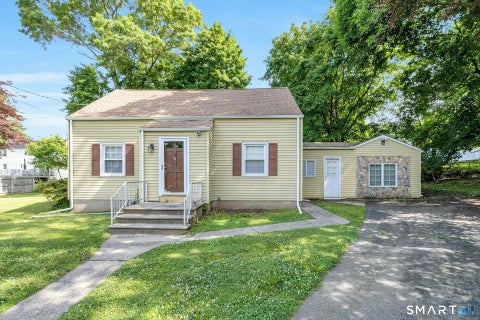 Photo of 124 Minturn Place, Bridgeport, CT 06606 (MLS # 24197578)