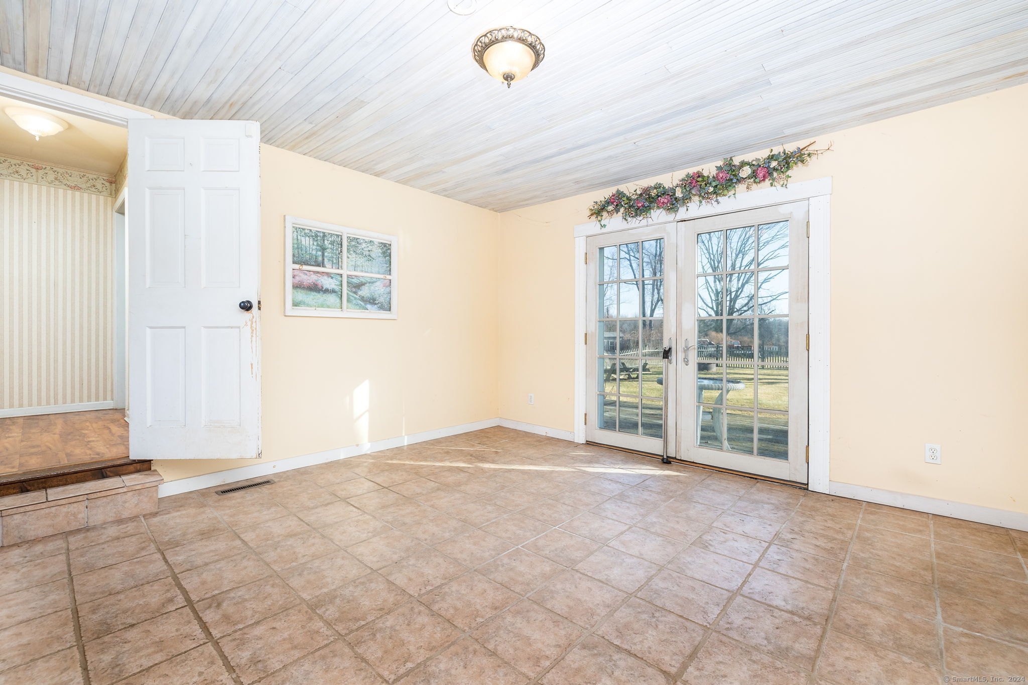 Colchester, Connecticut 06415, United States, 4 Bedrooms Bedrooms, ,2 BathroomsBathrooms,Residential,Pending,24926