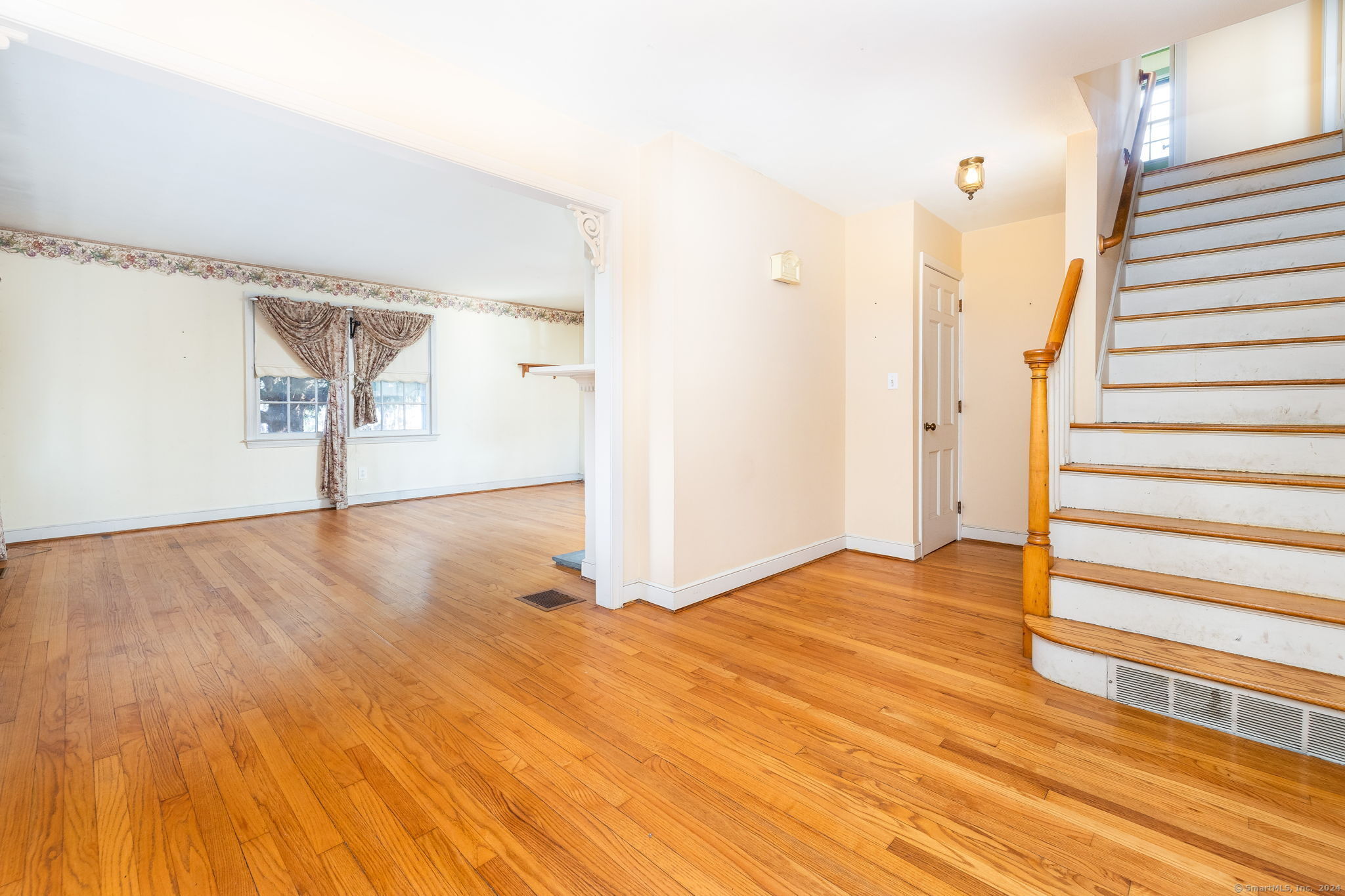 Colchester, Connecticut 06415, United States, 4 Bedrooms Bedrooms, ,2 BathroomsBathrooms,Residential,Pending,24926