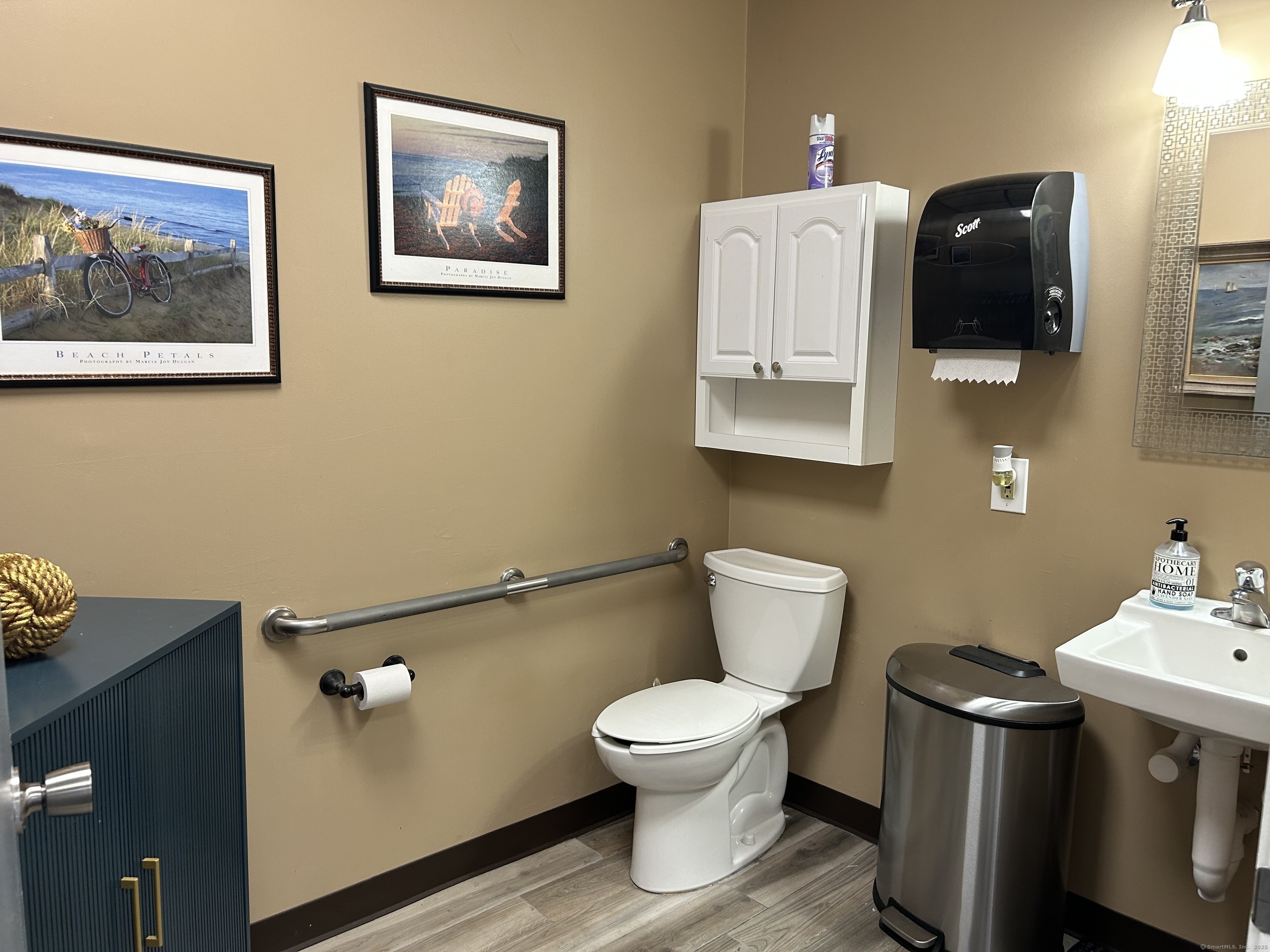 Windsor Locks, Connecticut 06096, United States, ,Residential,Active,821