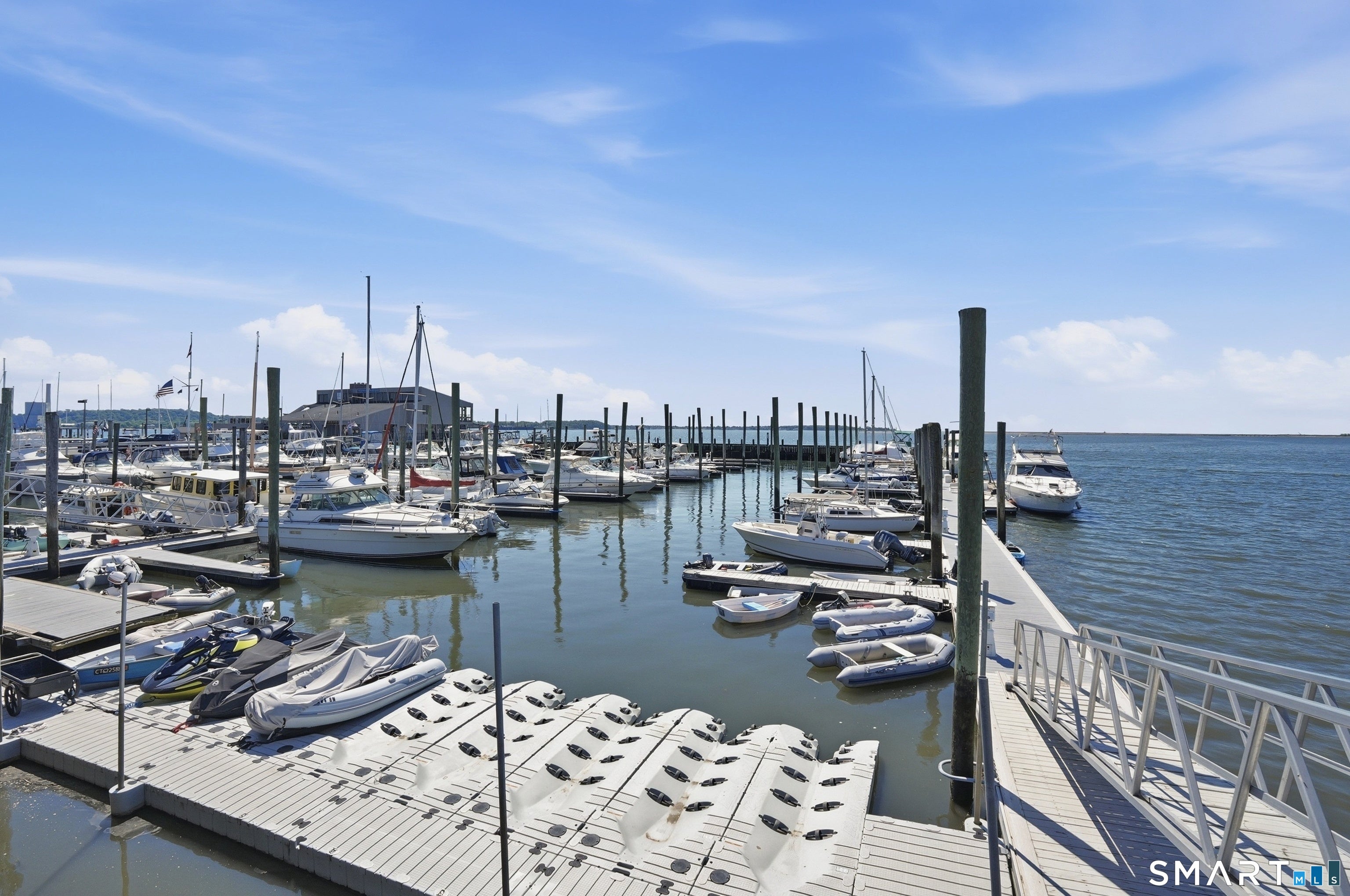 301 Harbour Close 102