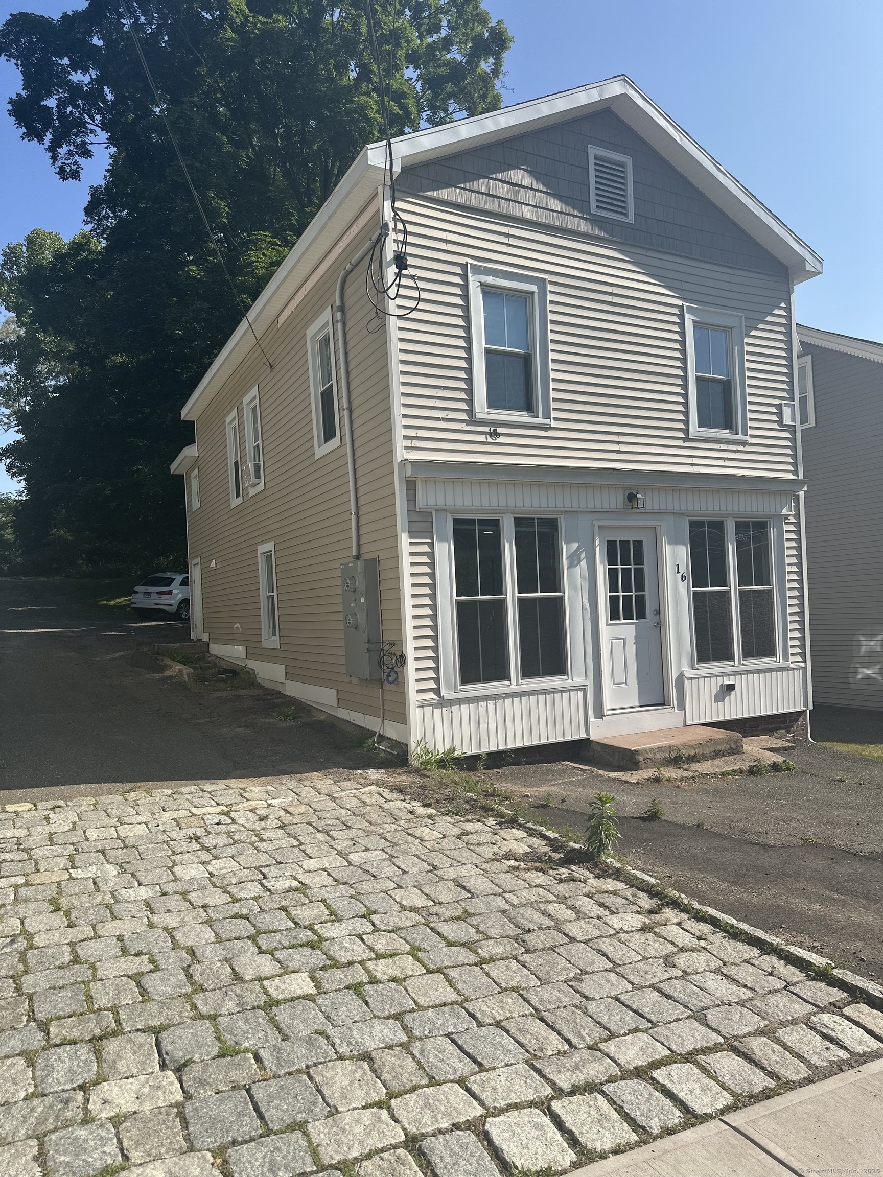 Property for Sale at Elm Street, Simsbury, Connecticut - Bedrooms: 6 
Bathrooms: 4 
Rooms: 14  - $649,000