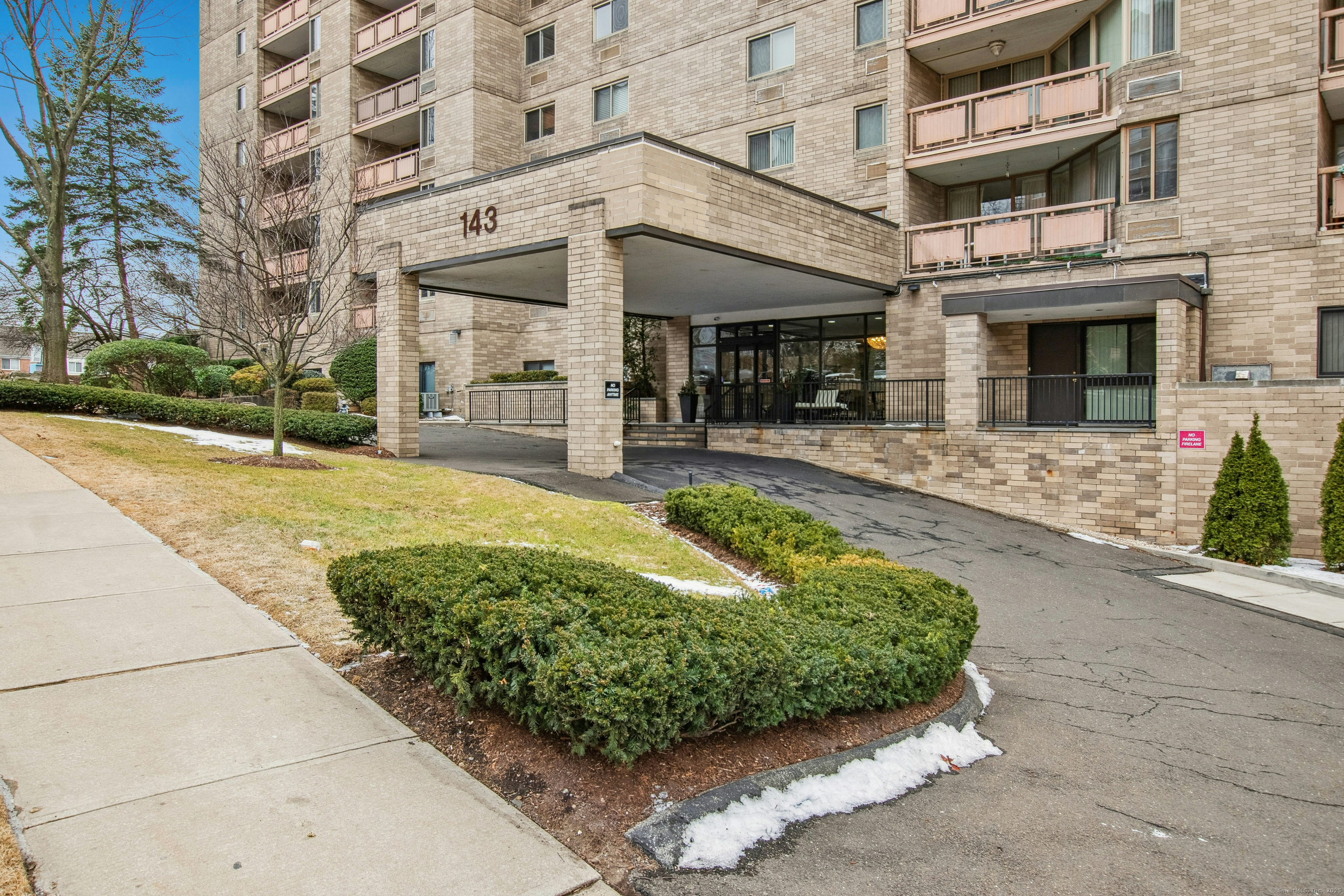 Property for Sale at Hoyt Street Apt 3J, Stamford, Connecticut - Bedrooms: 2 
Bathrooms: 3 
Rooms: 4  - $629,000