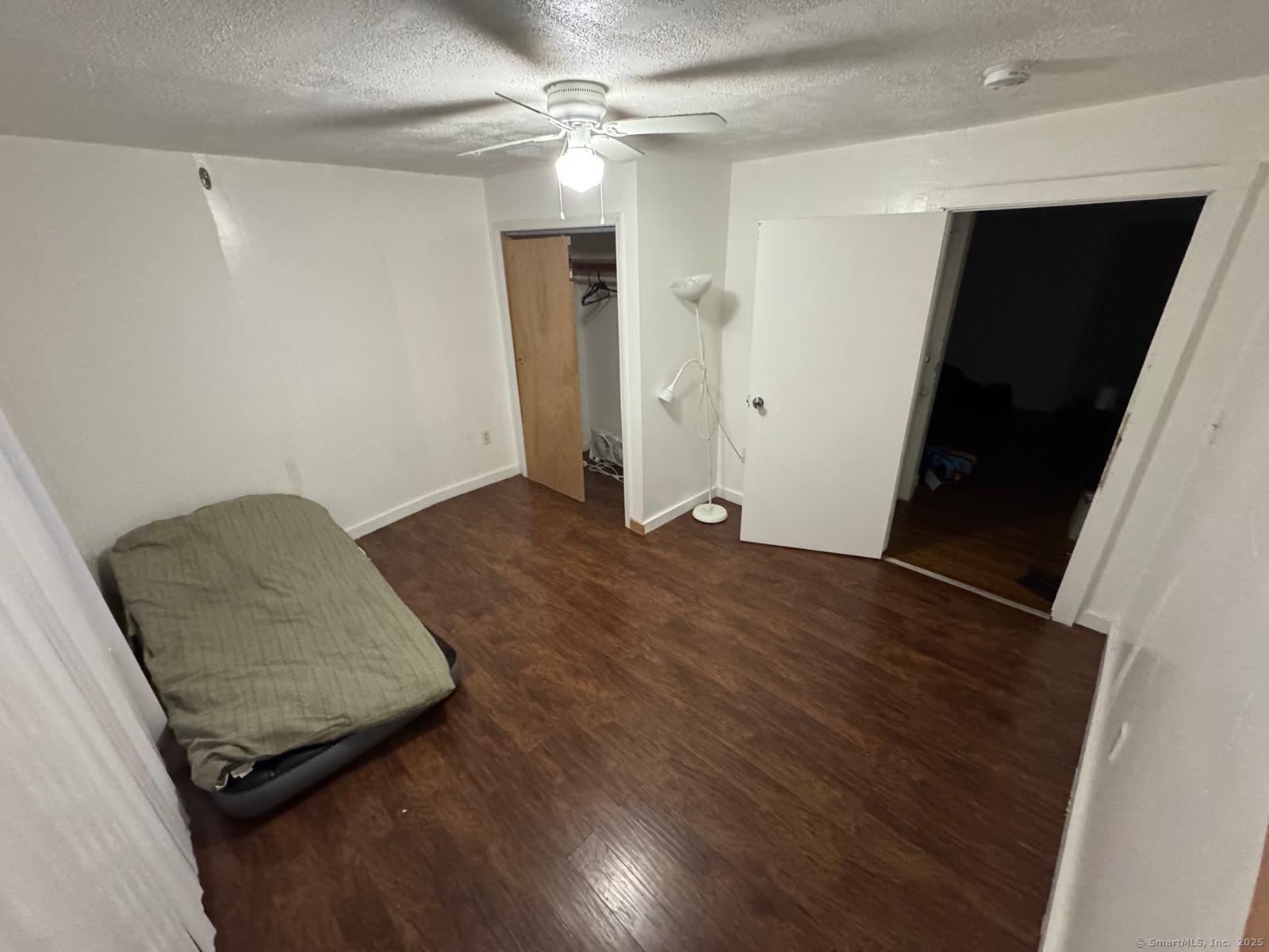Compton Street, New Haven, Connecticut - 3 Bedrooms  
1 Bathrooms  
6 Rooms - 